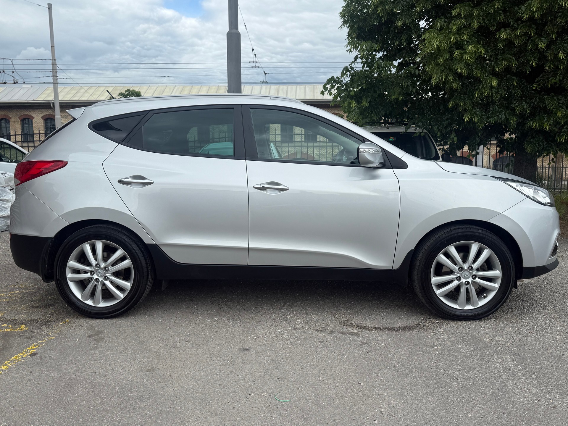 HYUNDAI iX 35 2.0 CRDi Style 4WD-image-3
