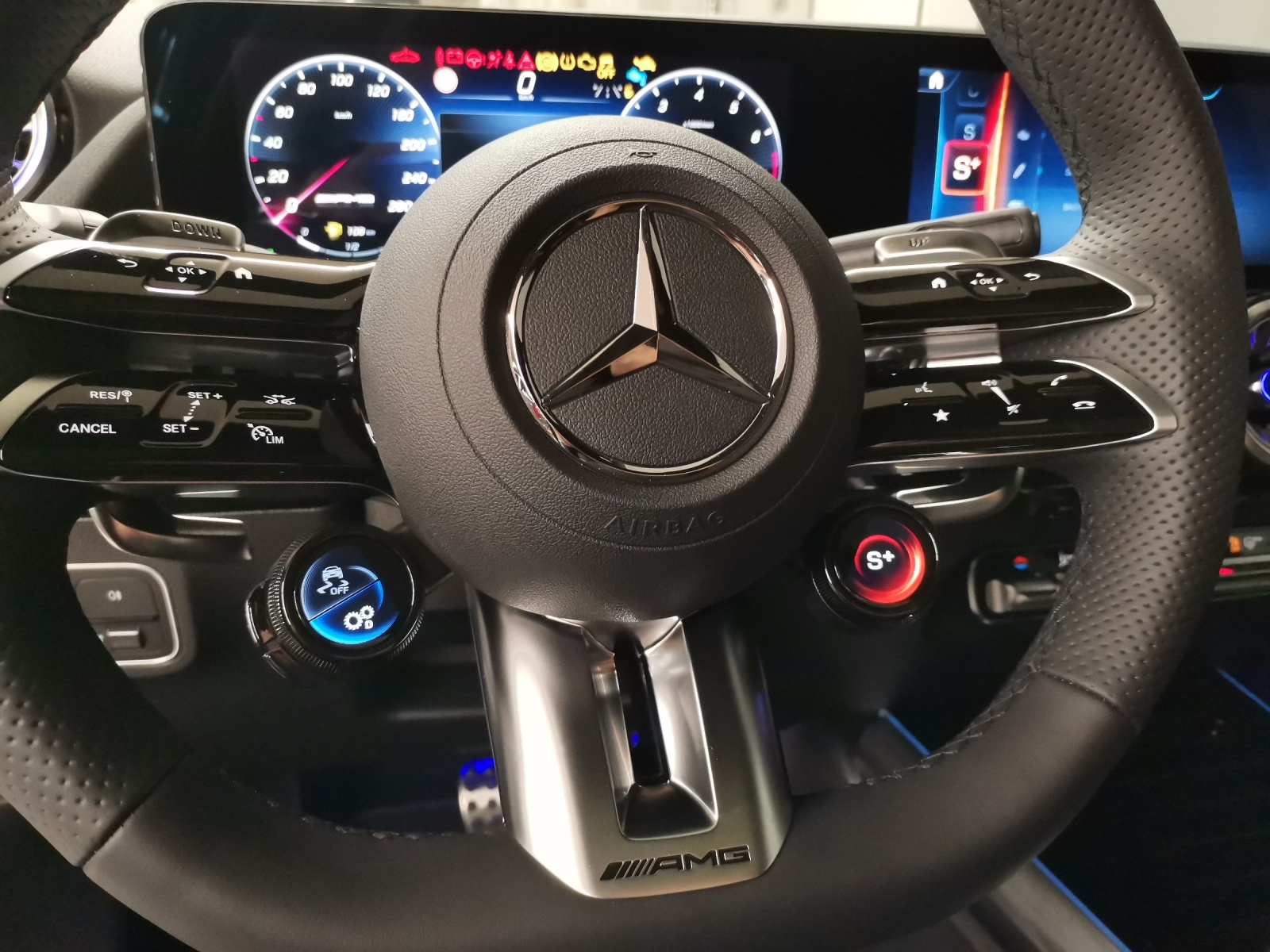 MERCEDES-BENZ AMG GLA 35 4Matic-image-14