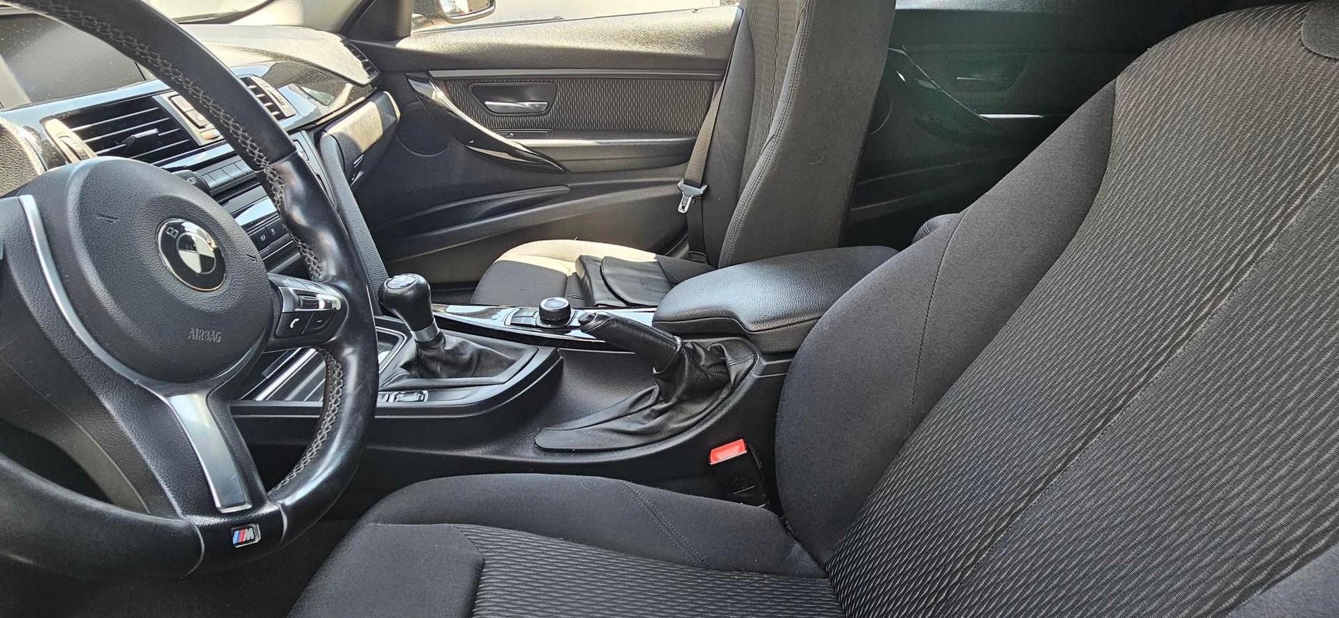BMW 318d Touring-image-3