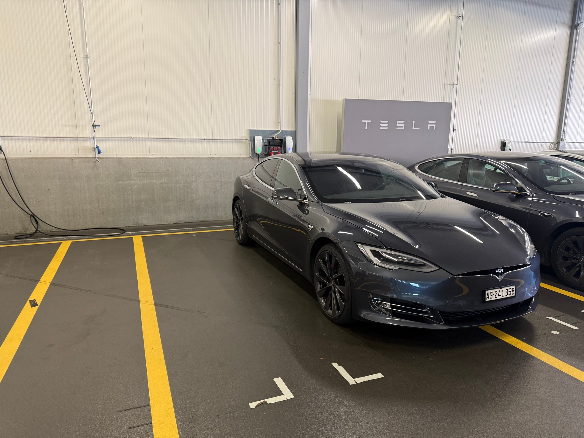 TESLA Model S 100D Neuwertiger Zustand, (10.06.2025) bei Tesla Schlieren eine neue Original Batterie erhalten-image-1