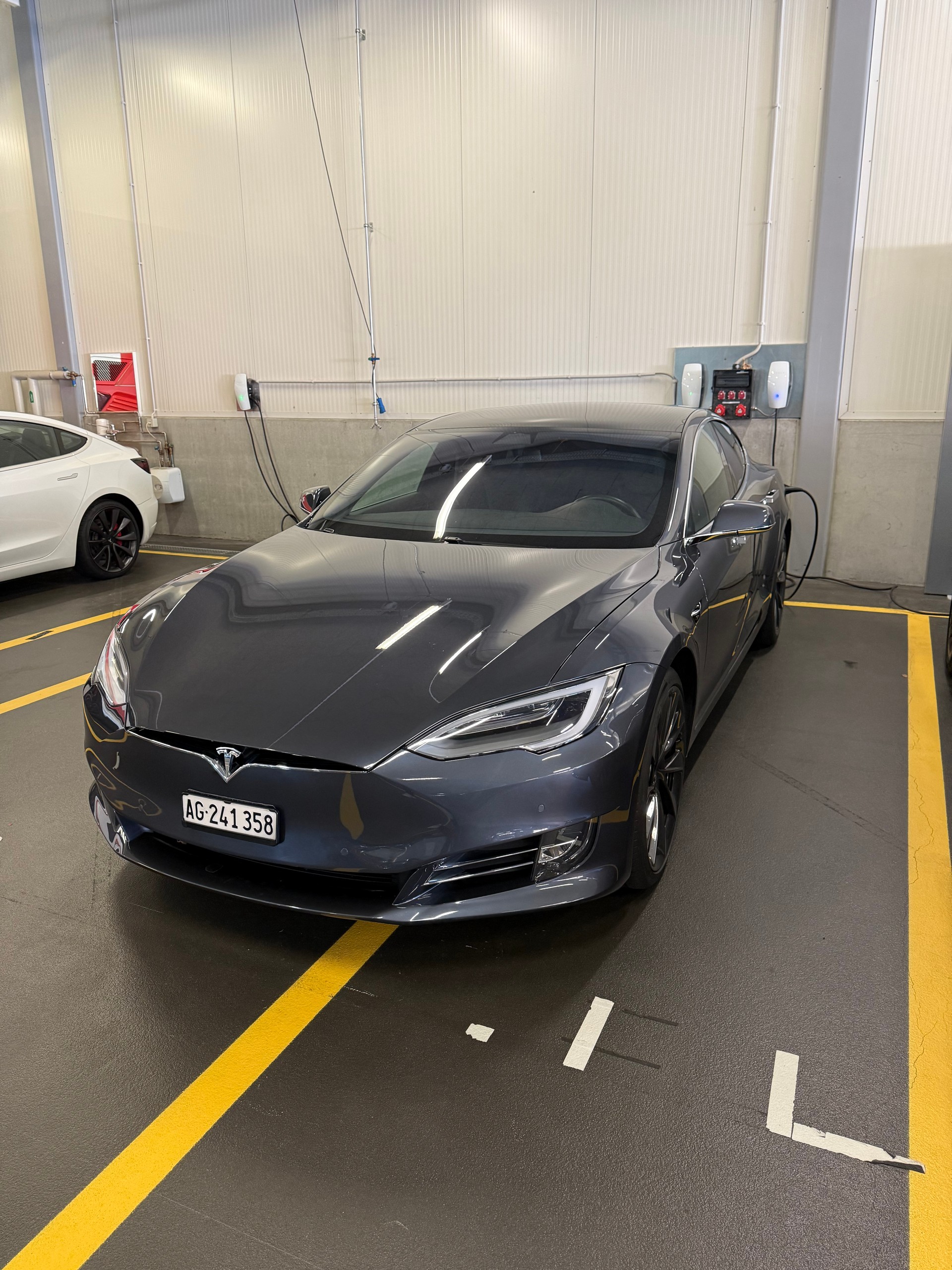 TESLA Model S 100D Neuwertiger Zustand, (10.06.2025) bei Tesla Schlieren eine neue Original Batterie erhalten-image-0