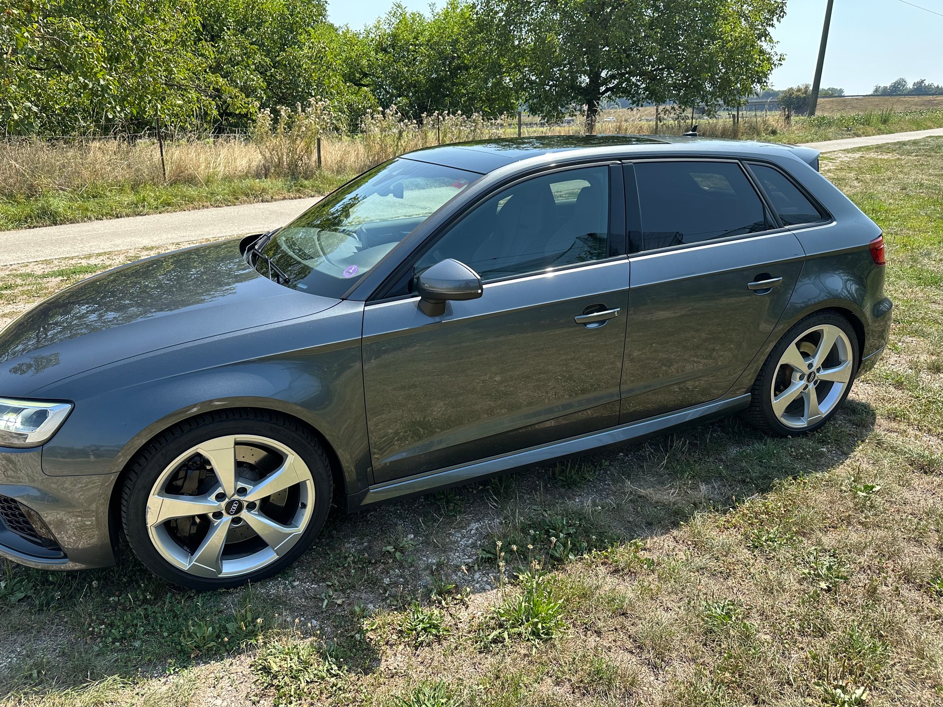 AUDI RS3 Sportback 2.5 TSI quattro S-tronic-image-3