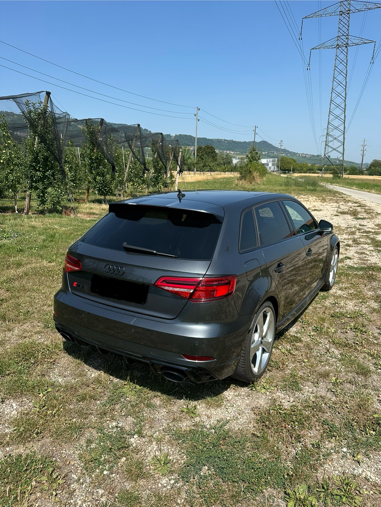 AUDI RS3 Sportback 2.5 TSI quattro S-tronic-image-2
