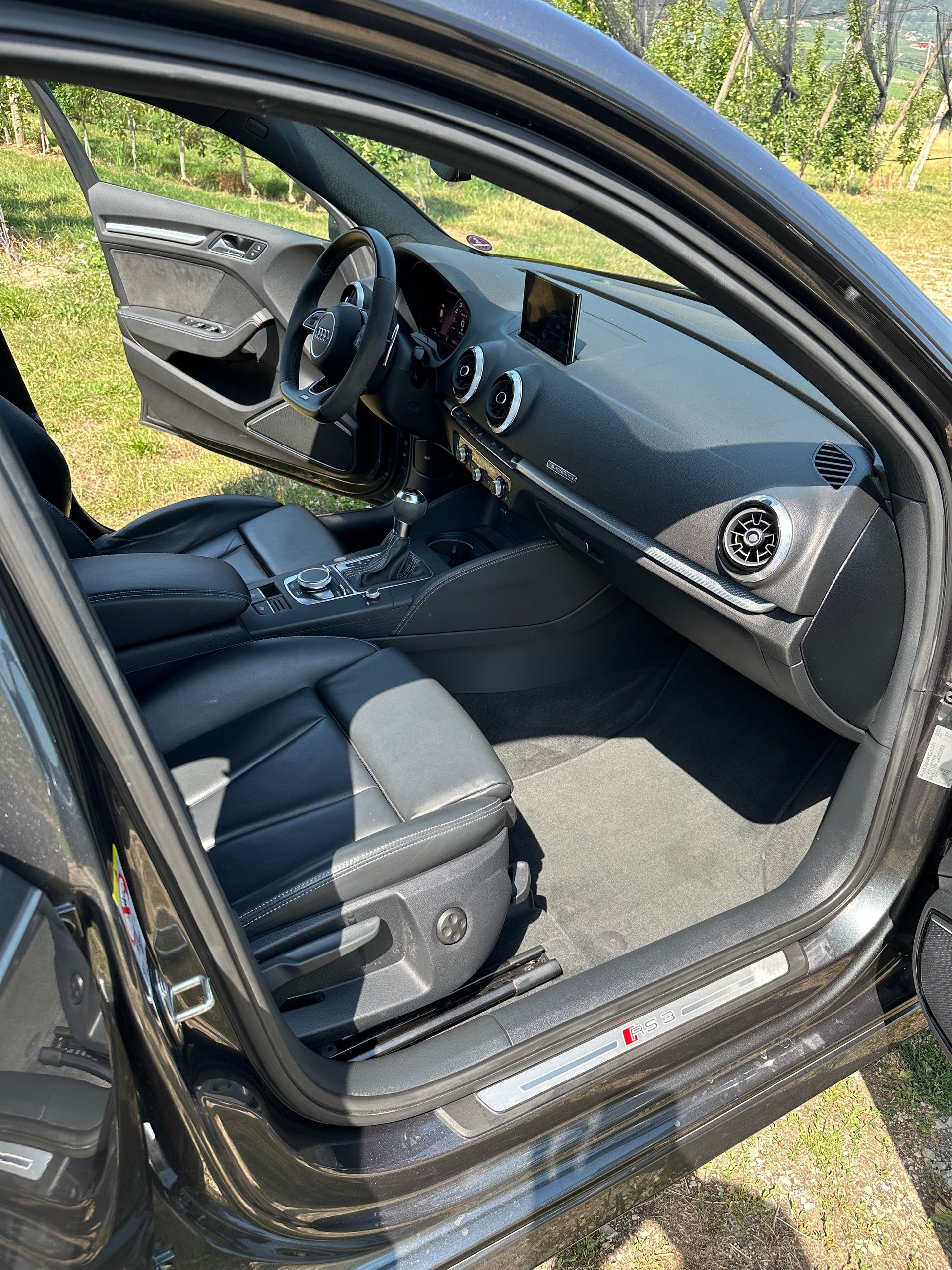AUDI RS3 Sportback 2.5 TSI quattro S-tronic-image-9