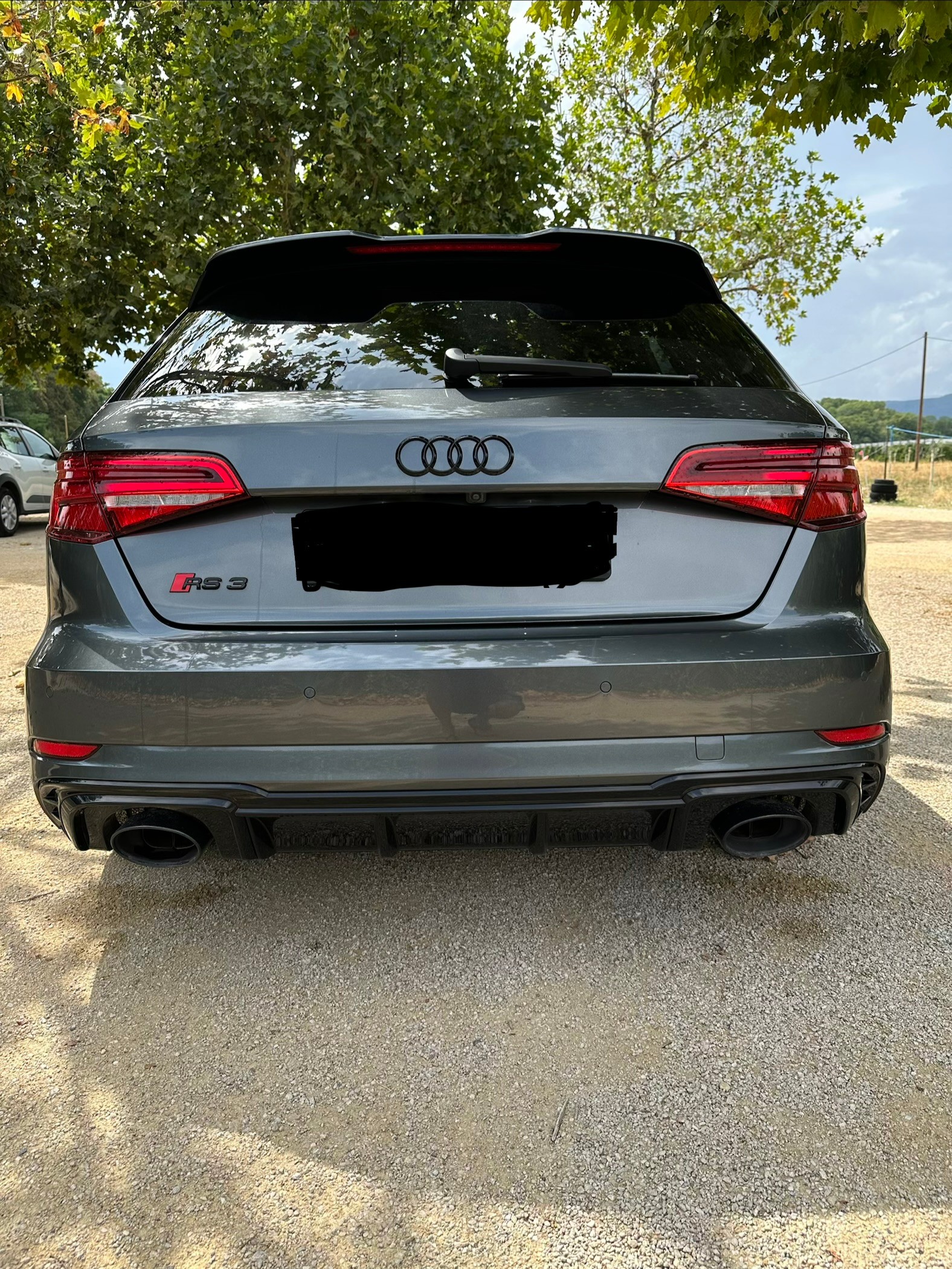AUDI RS3 Sportback 2.5 TSI quattro S-tronic-image-2