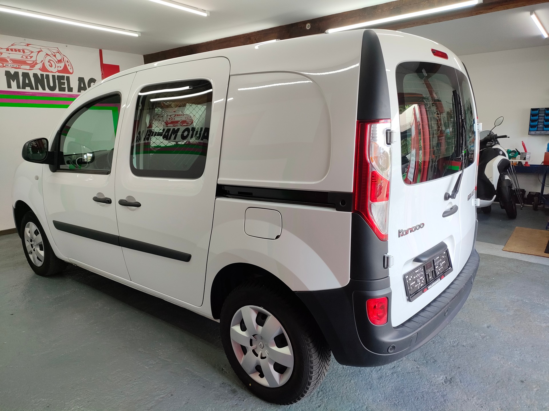 RENAULT Kangoo Medium TCe 115 Business A-image-6