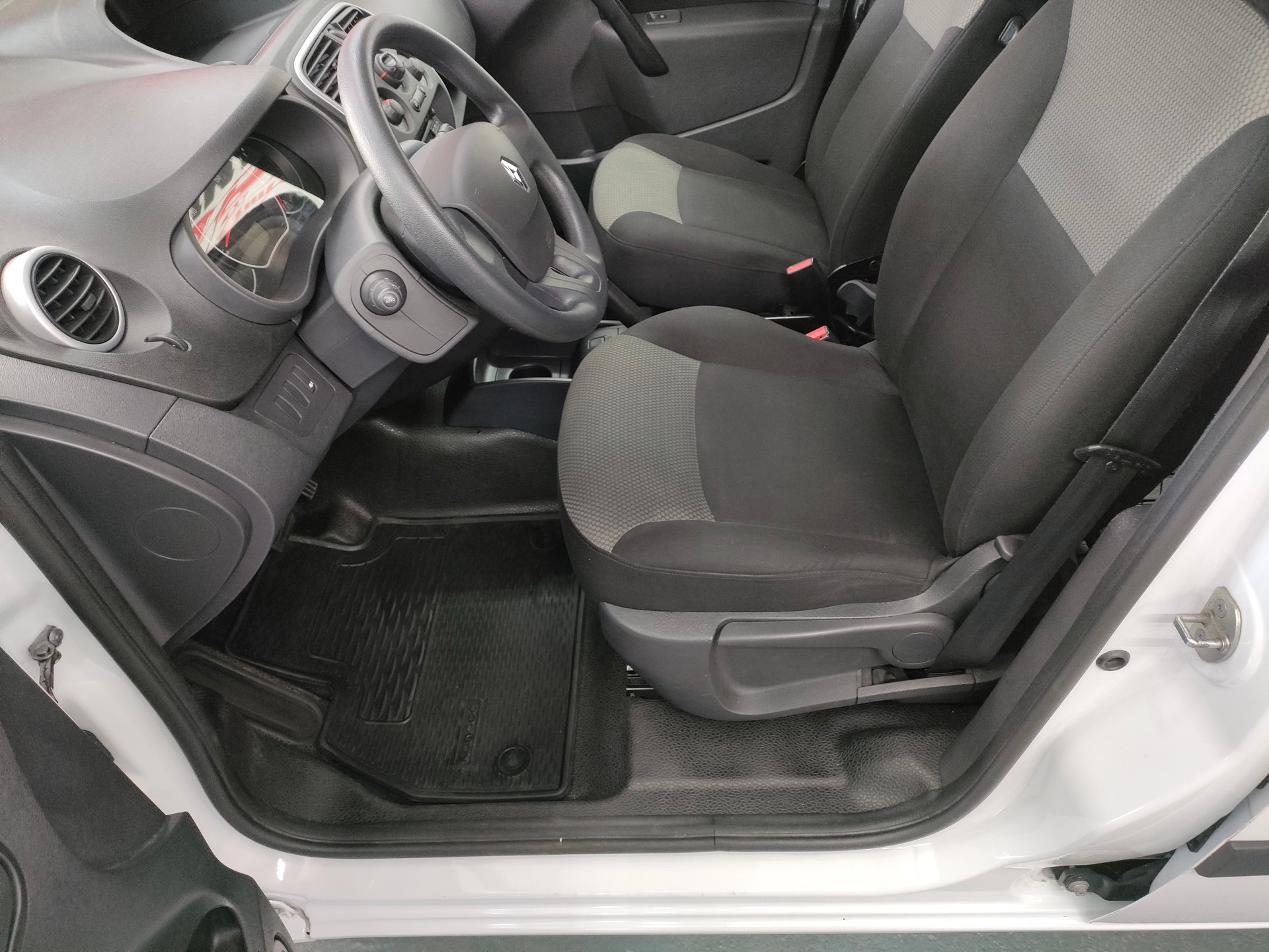 RENAULT Kangoo Medium TCe 115 Business A-image-9