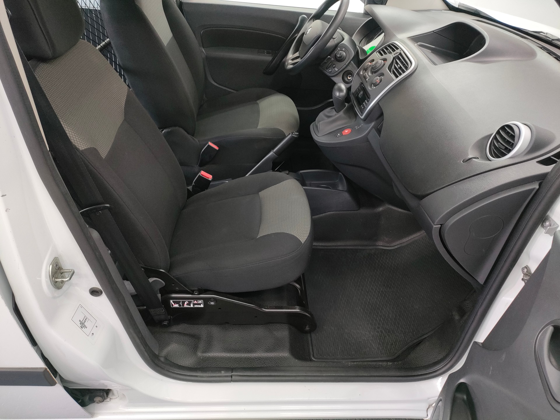 RENAULT Kangoo Medium TCe 115 Business A-image-10