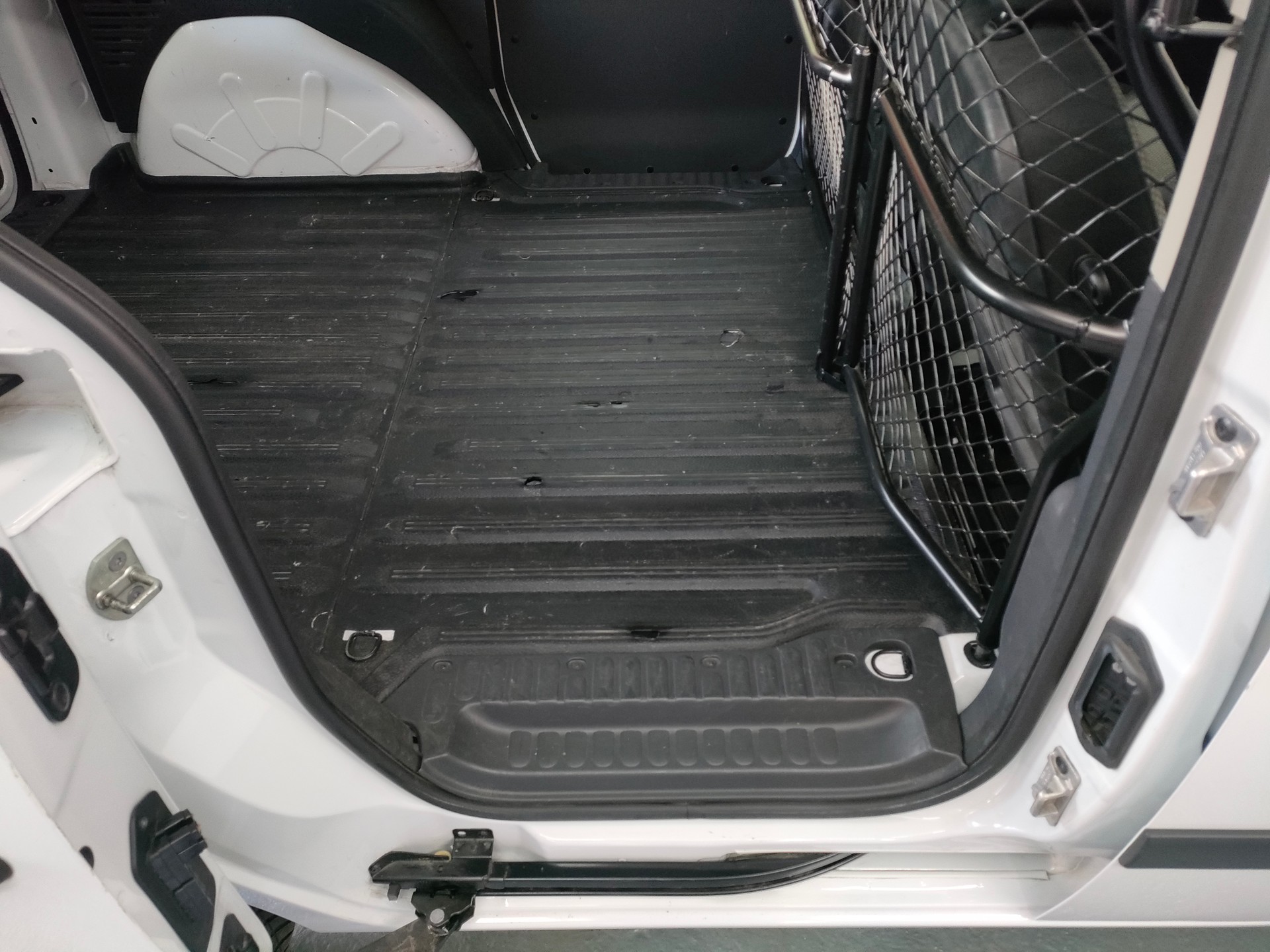 RENAULT Kangoo Medium TCe 115 Business A-image-12