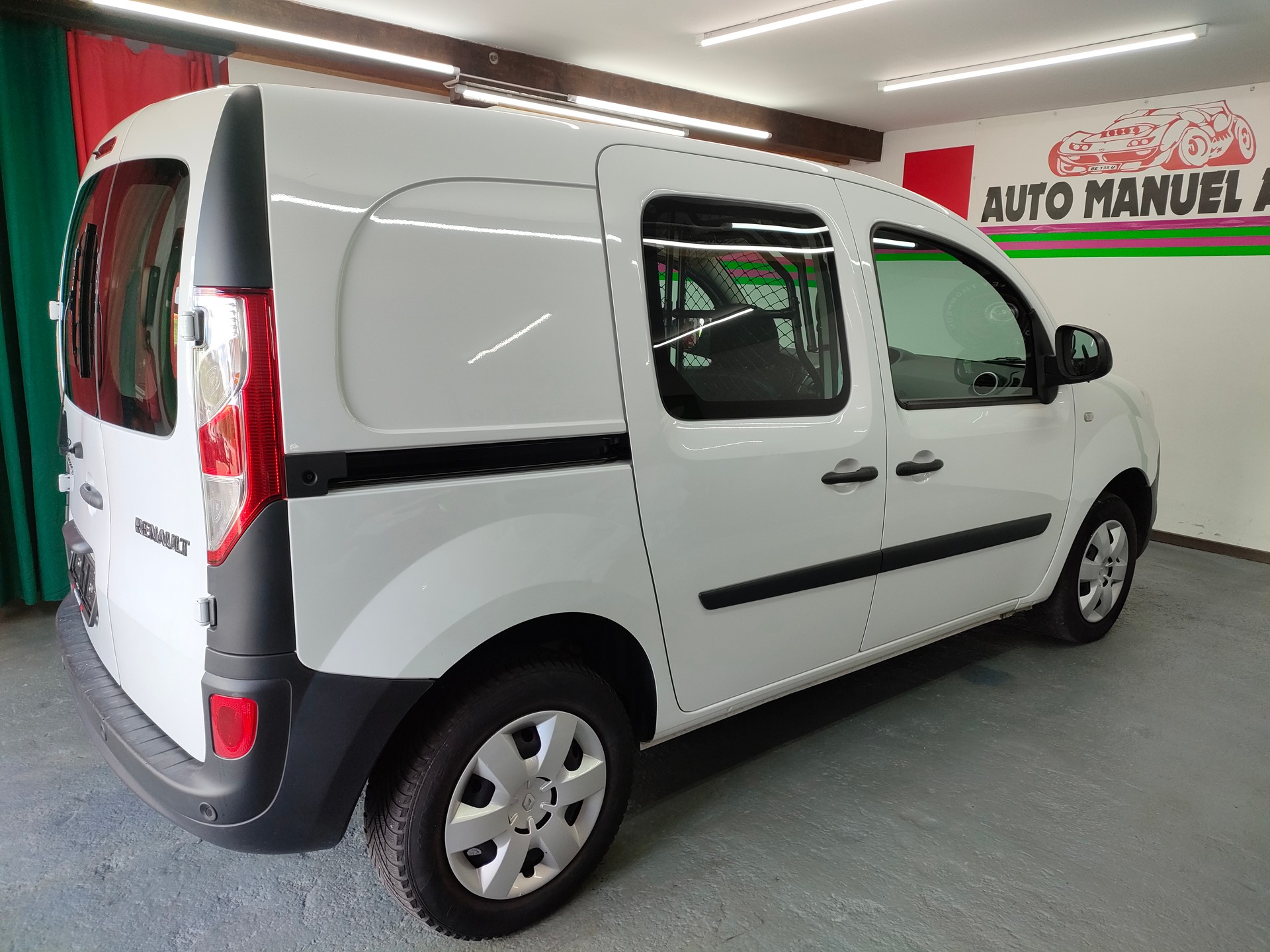 RENAULT Kangoo Medium TCe 115 Business A-image-7