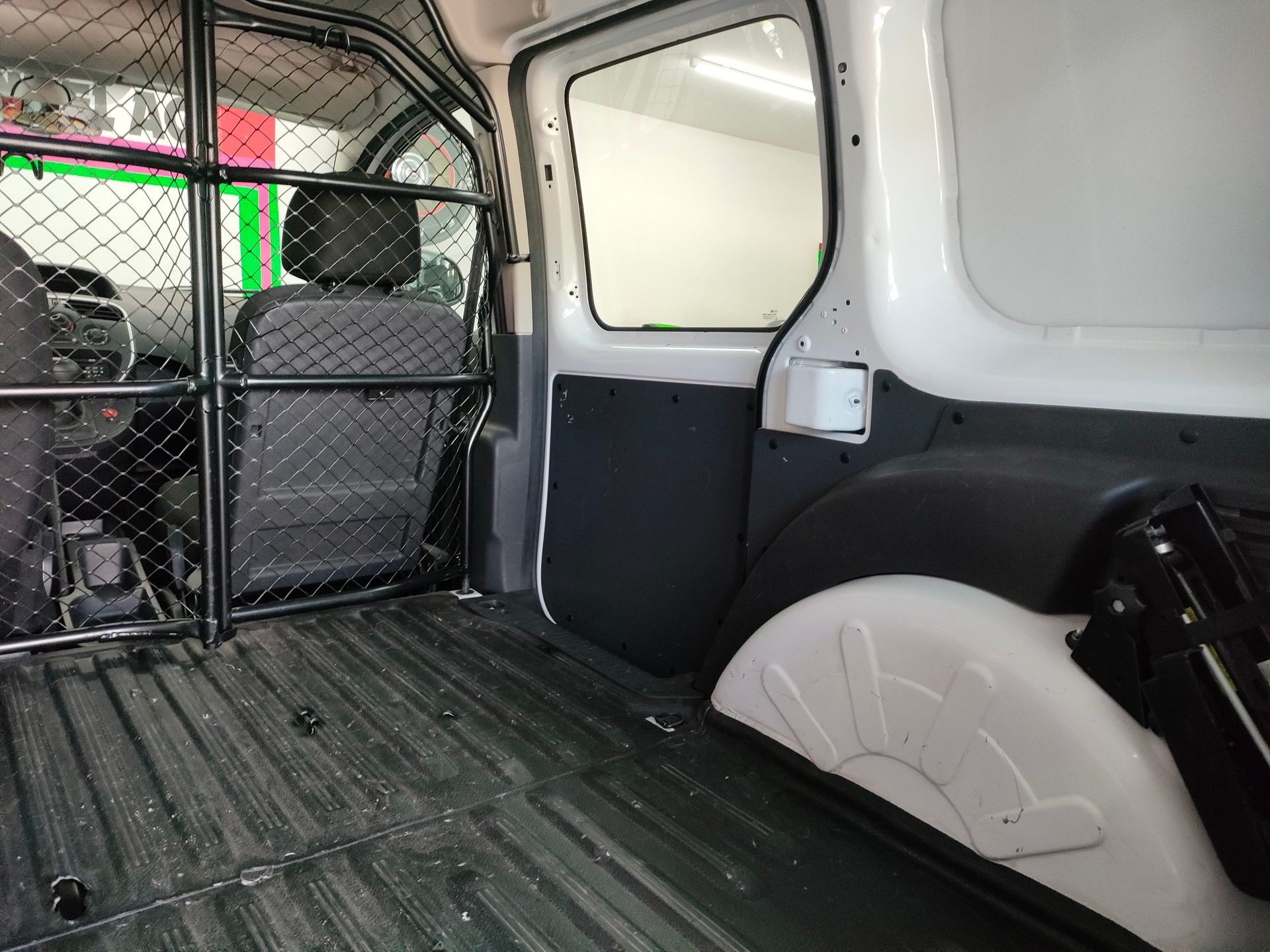 RENAULT Kangoo Medium TCe 115 Business A-image-15