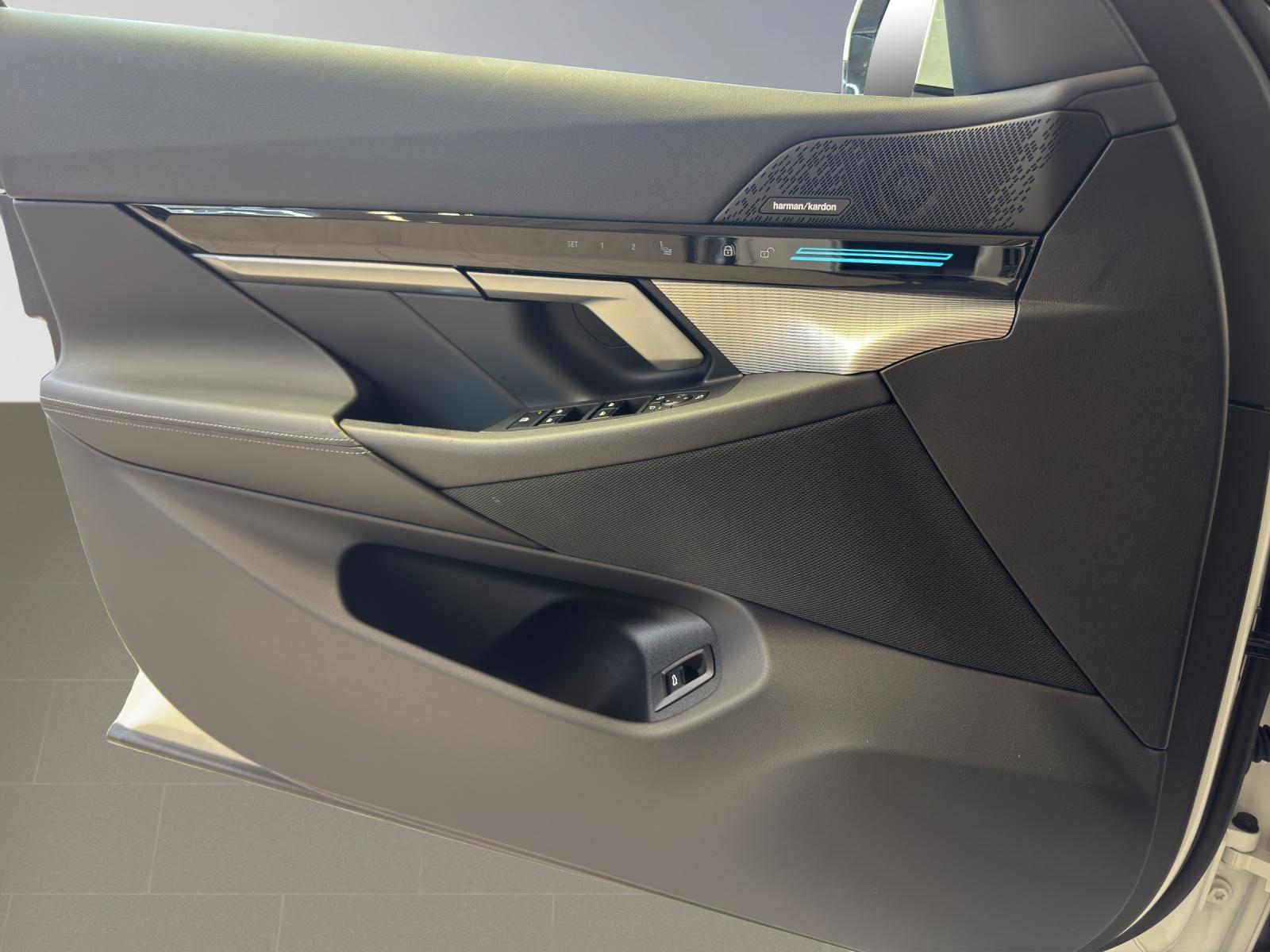 BMW 520d xDrive Touring M Sport-image-14