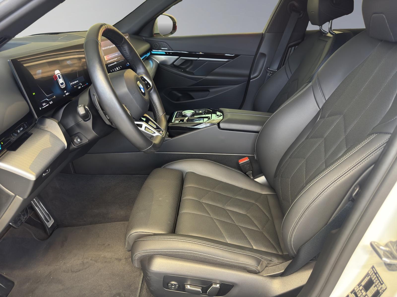 BMW 520d xDrive Touring M Sport-image-10