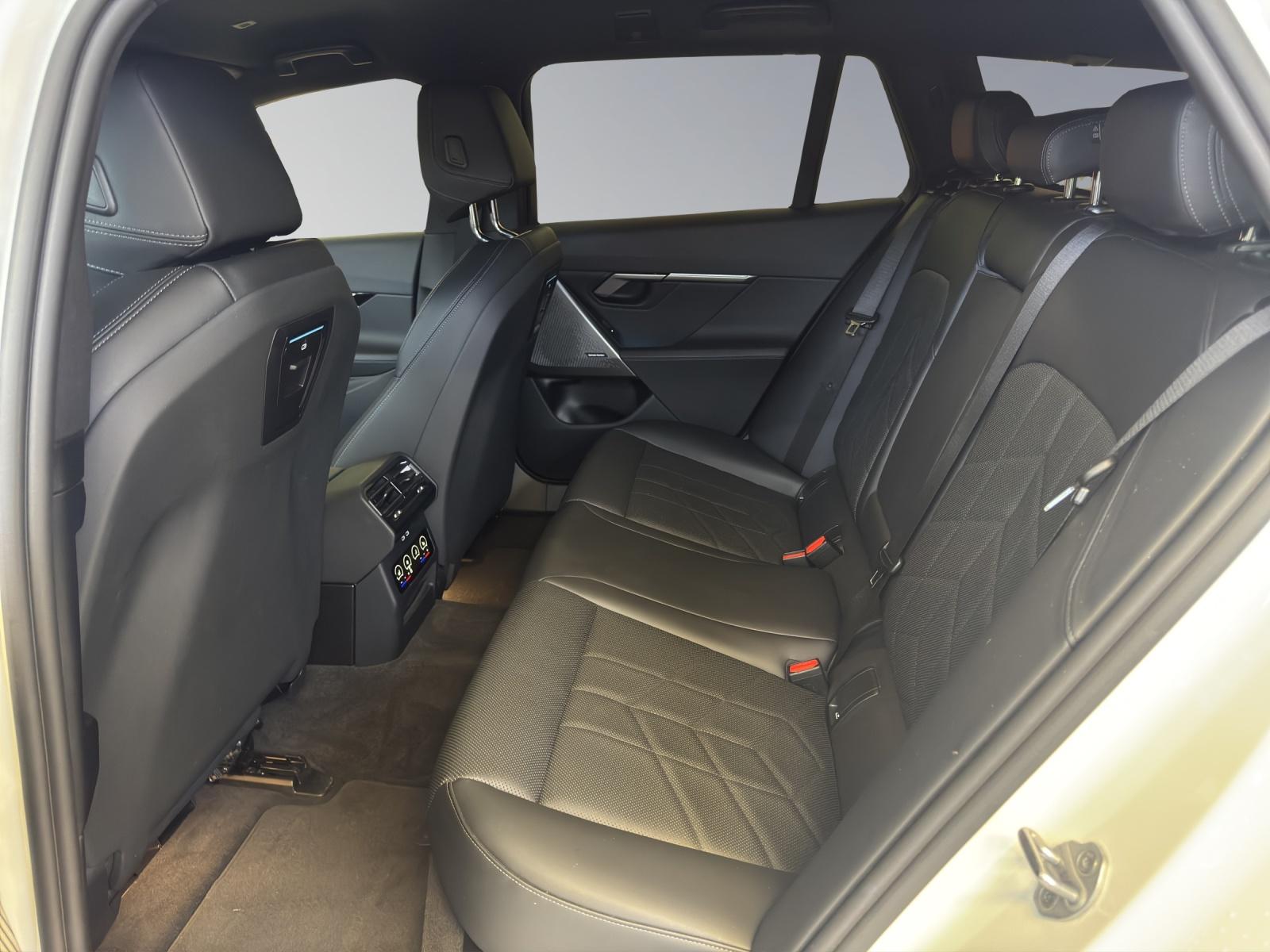 BMW 520d xDrive Touring M Sport-image-15