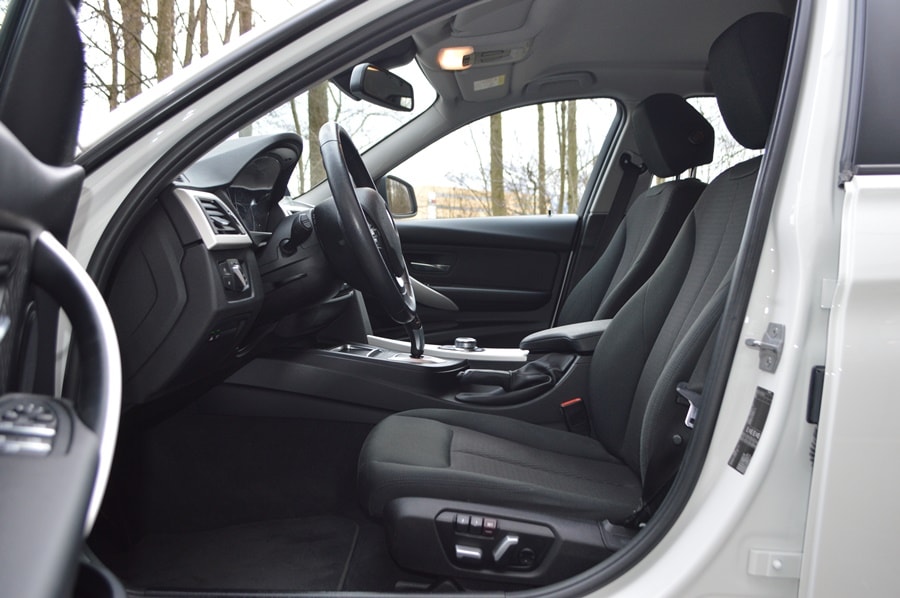BMW 318d Touring Steptronic-image-4
