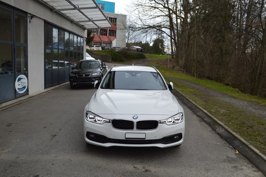 BMW 318d Touring Steptronic-image-1