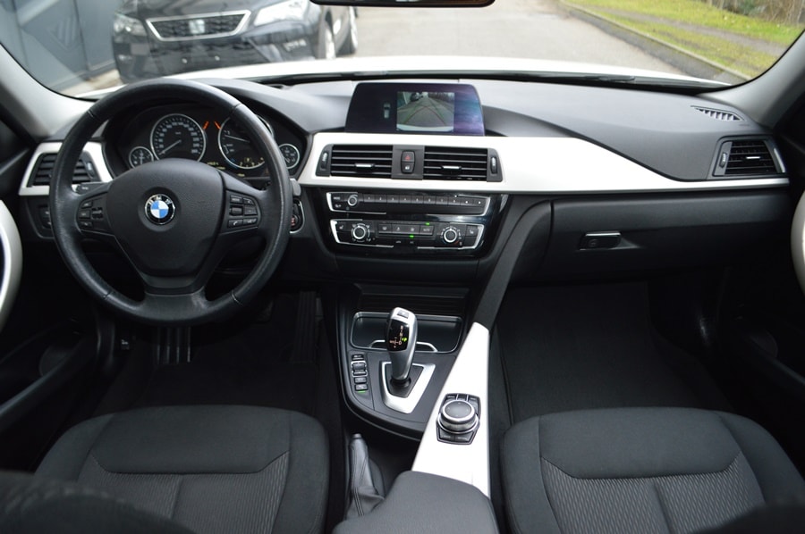 BMW 318d Touring Steptronic-image-8