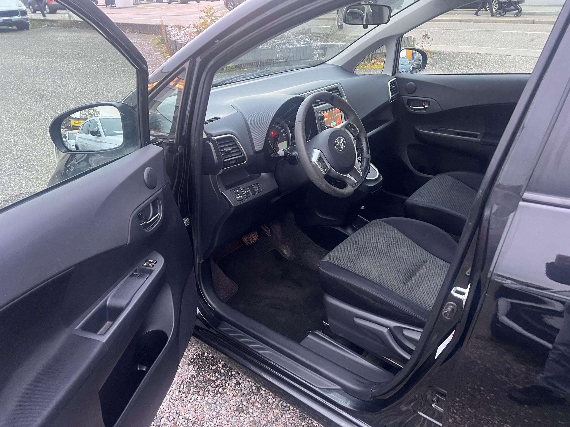 TOYOTA Verso-S 1.33 Linea Luna Multidrive S-image-12
