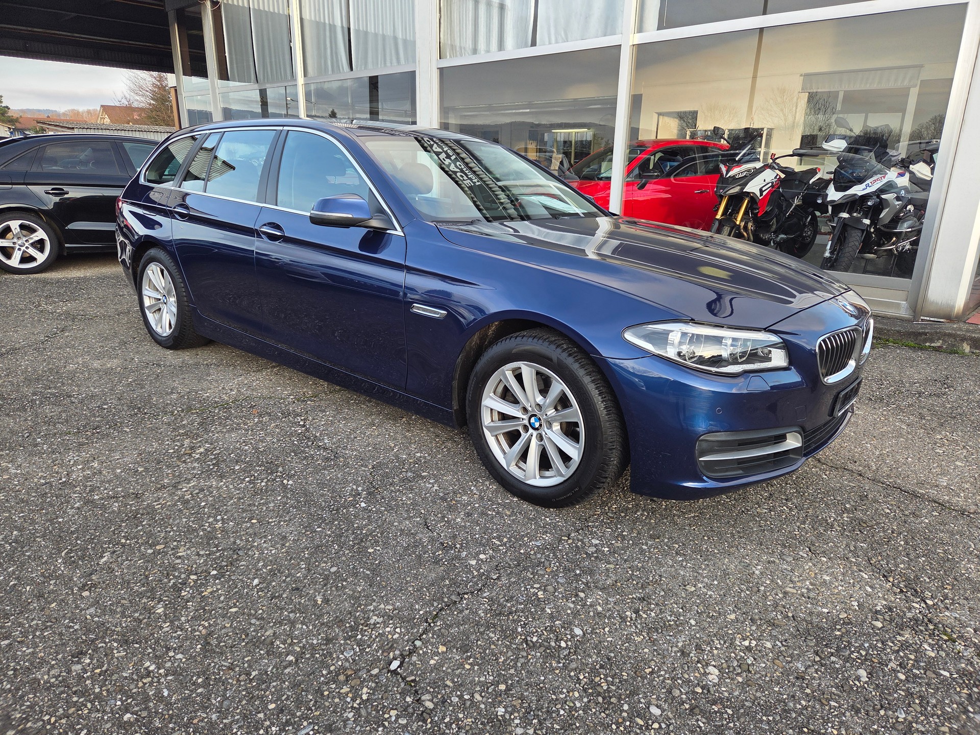 BMW 520d Touring xDrive Steptronic-image-0