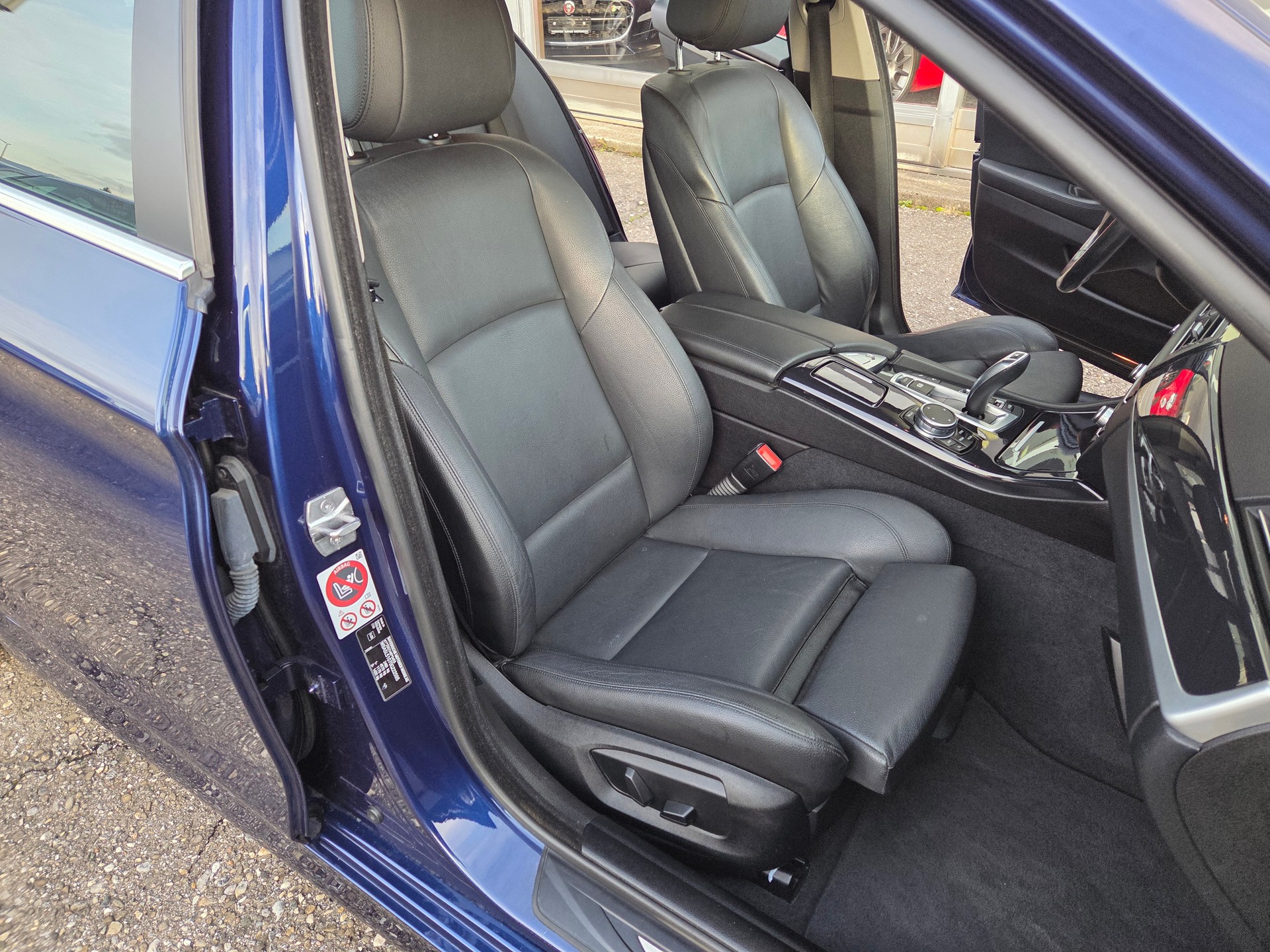 BMW 520d Touring xDrive Steptronic-image-12