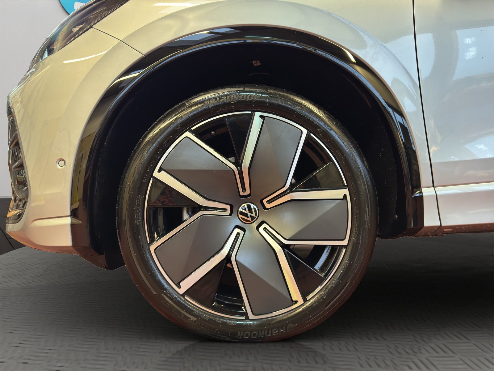 VW Tiguan 2.0 TSI DSG R-Line 4Motion-image-6