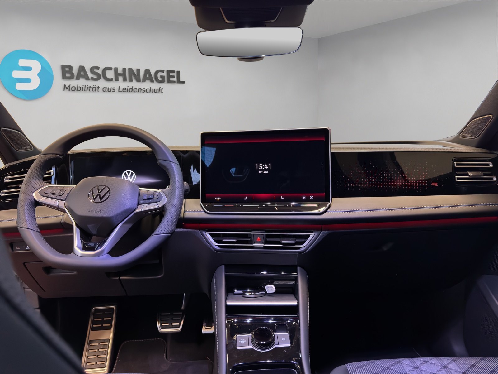 VW Tiguan 2.0 TSI DSG R-Line 4Motion-image-4