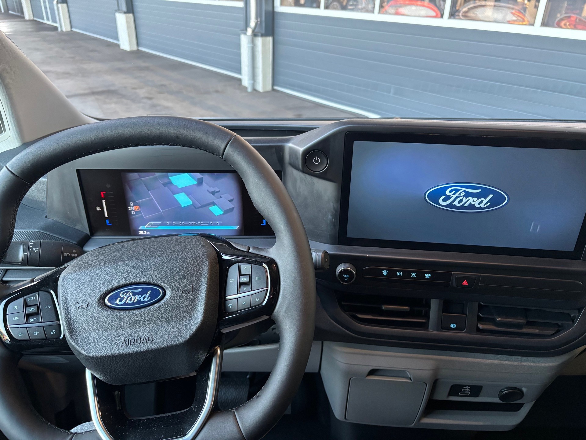 FORD E-Transit C Van 320 L1 74 kWh Trend-image-6