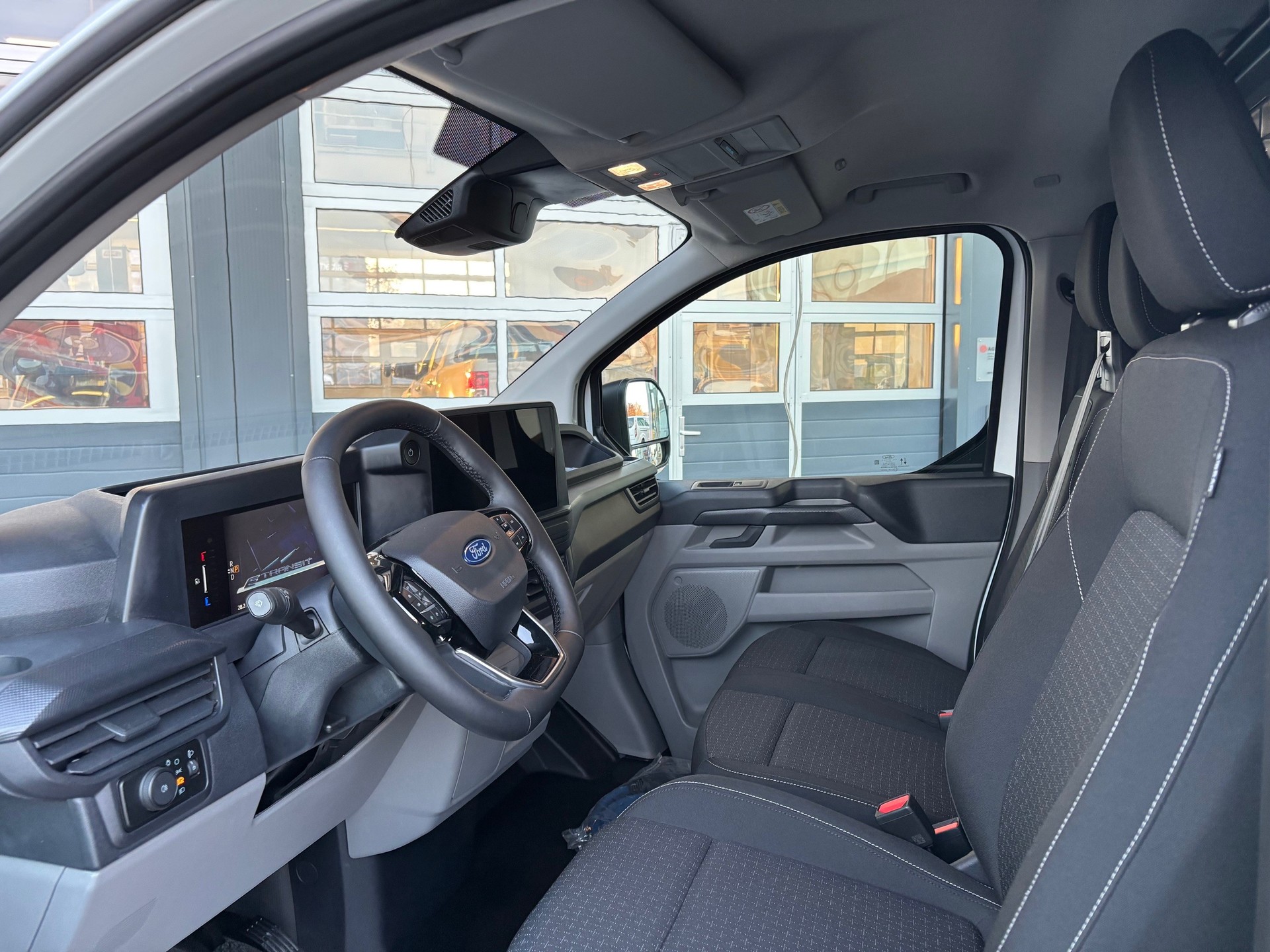 FORD E-Transit C Van 320 L1 74 kWh Trend-image-5