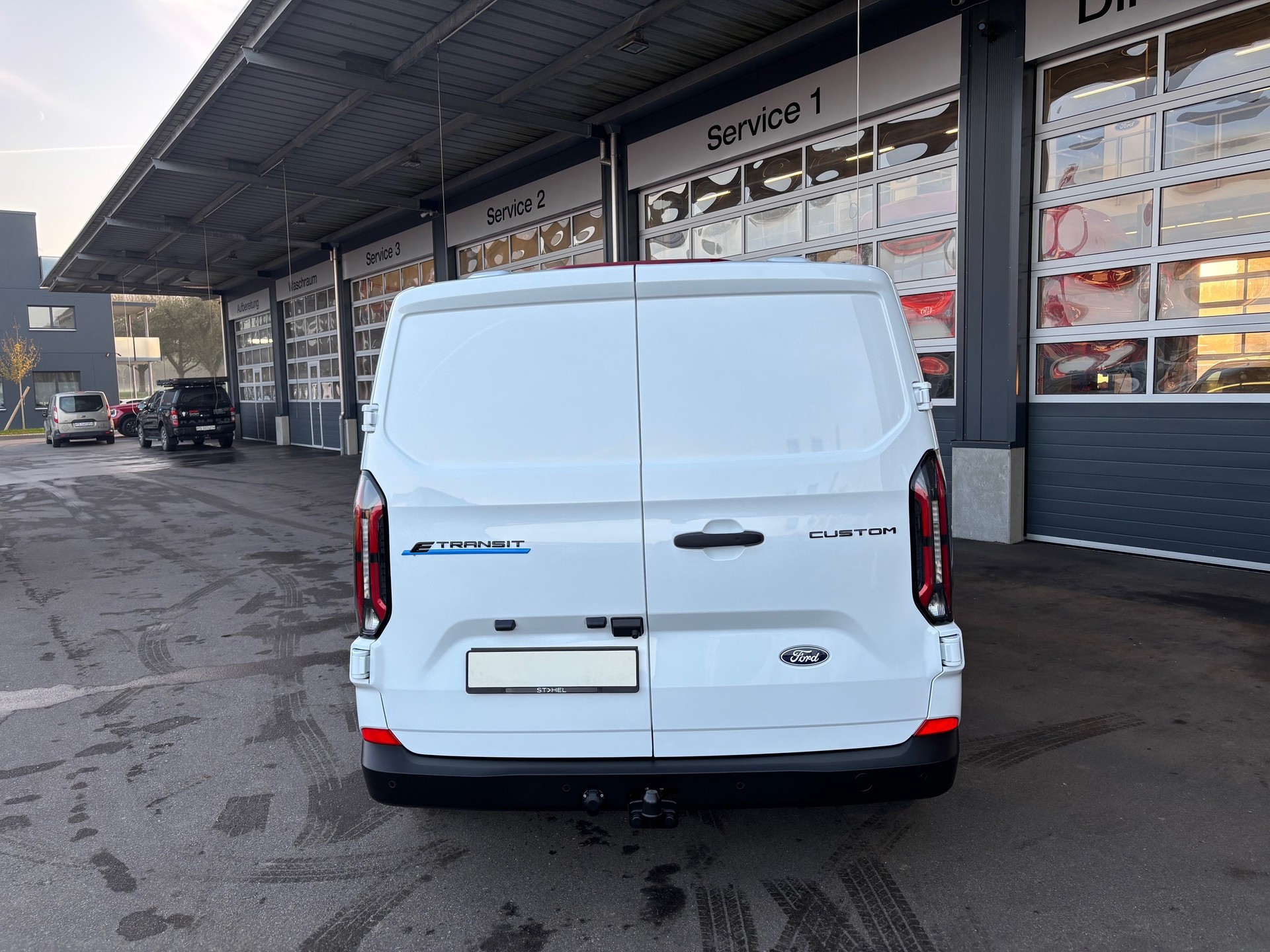 FORD E-Transit C Van 320 L1 74 kWh Trend-image-4