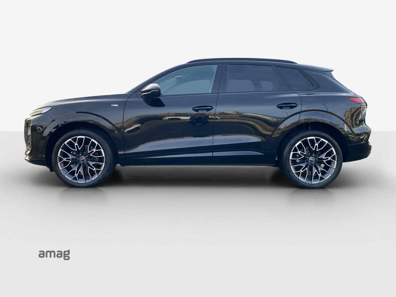 AUDI Q3 SUV 110 kW TFSI S tronic-image-1