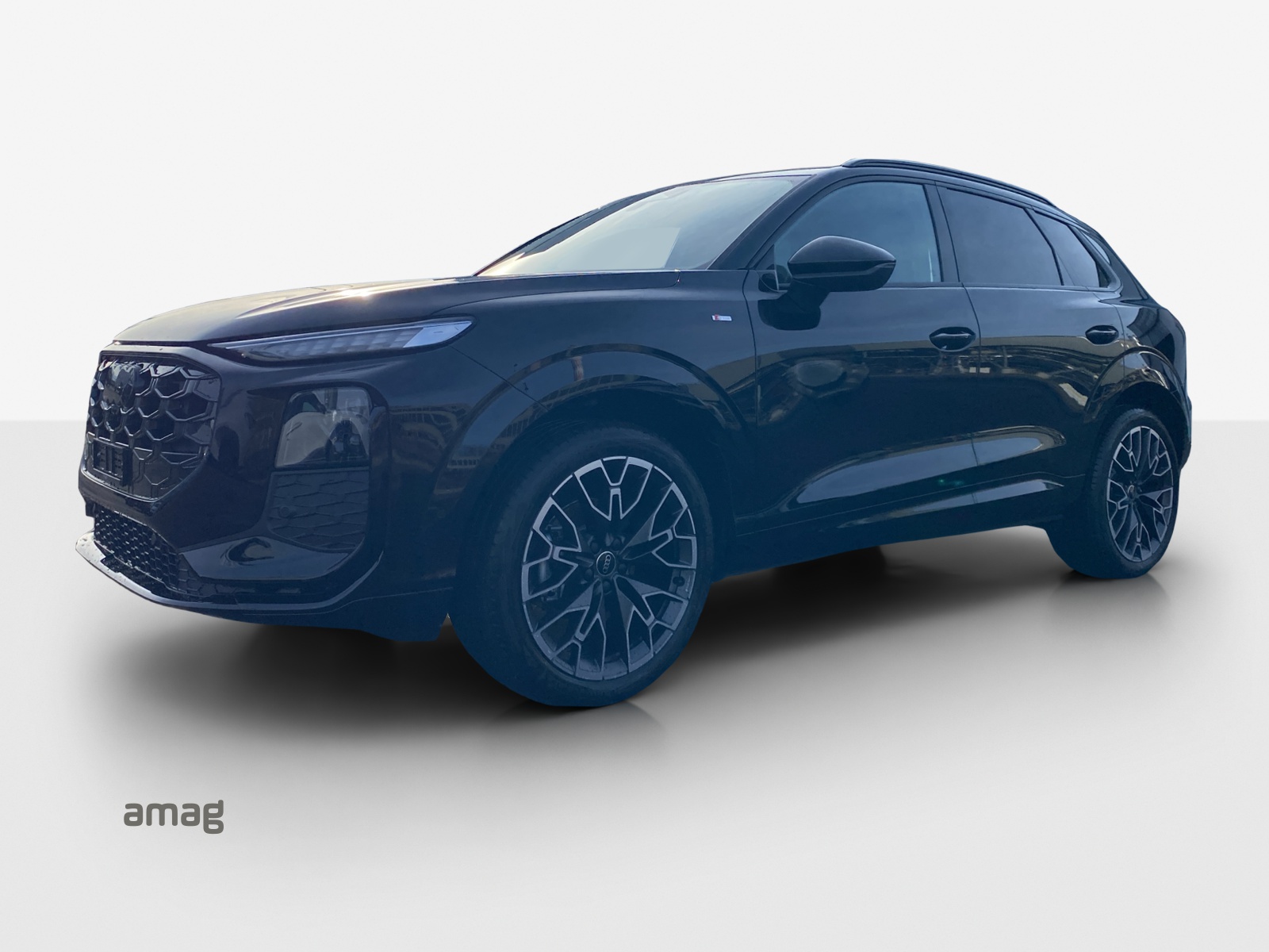 AUDI Q3 SUV 110 kW TFSI S tronic-image-0