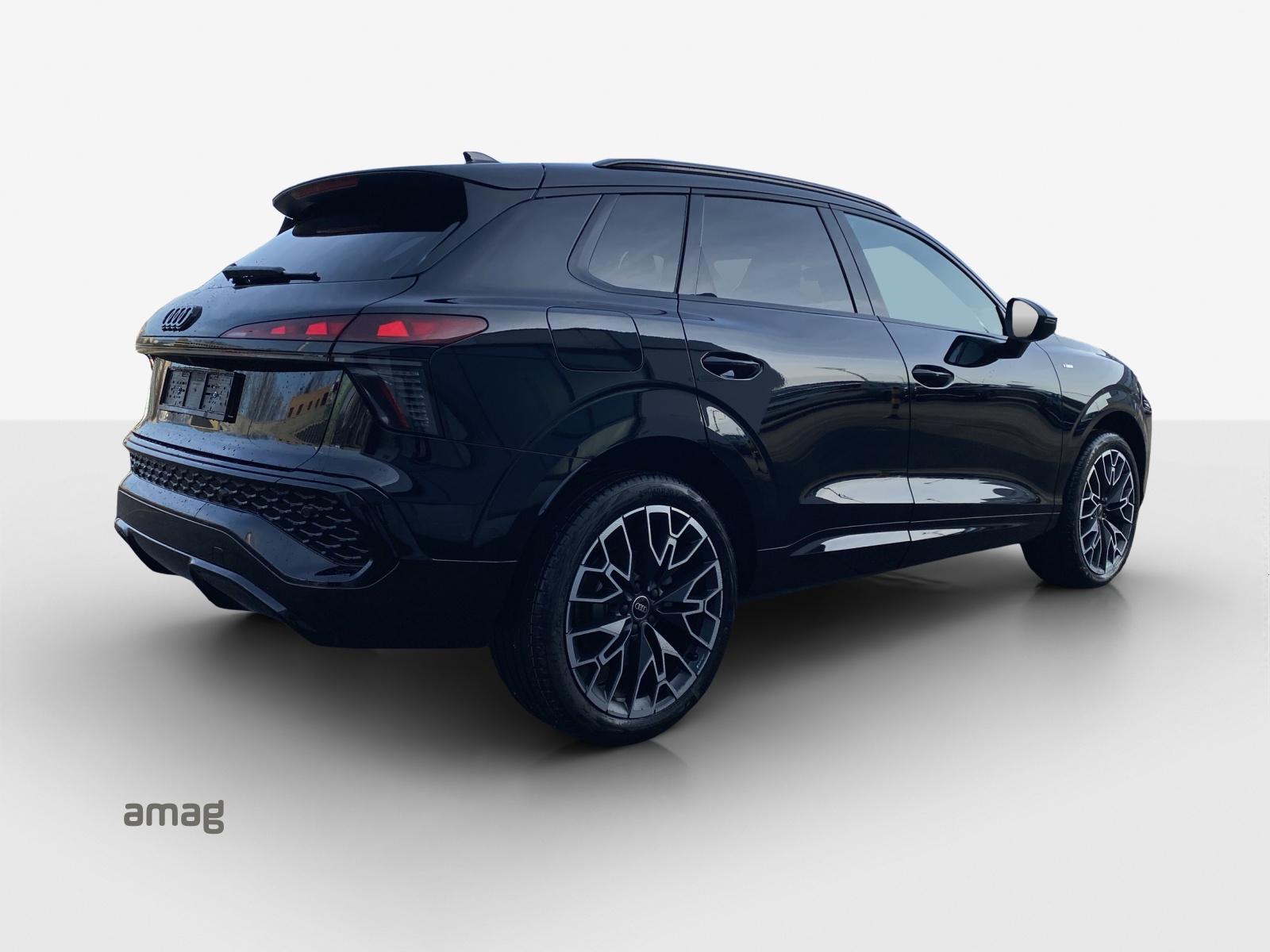 AUDI Q3 SUV 110 kW TFSI S tronic-image-4