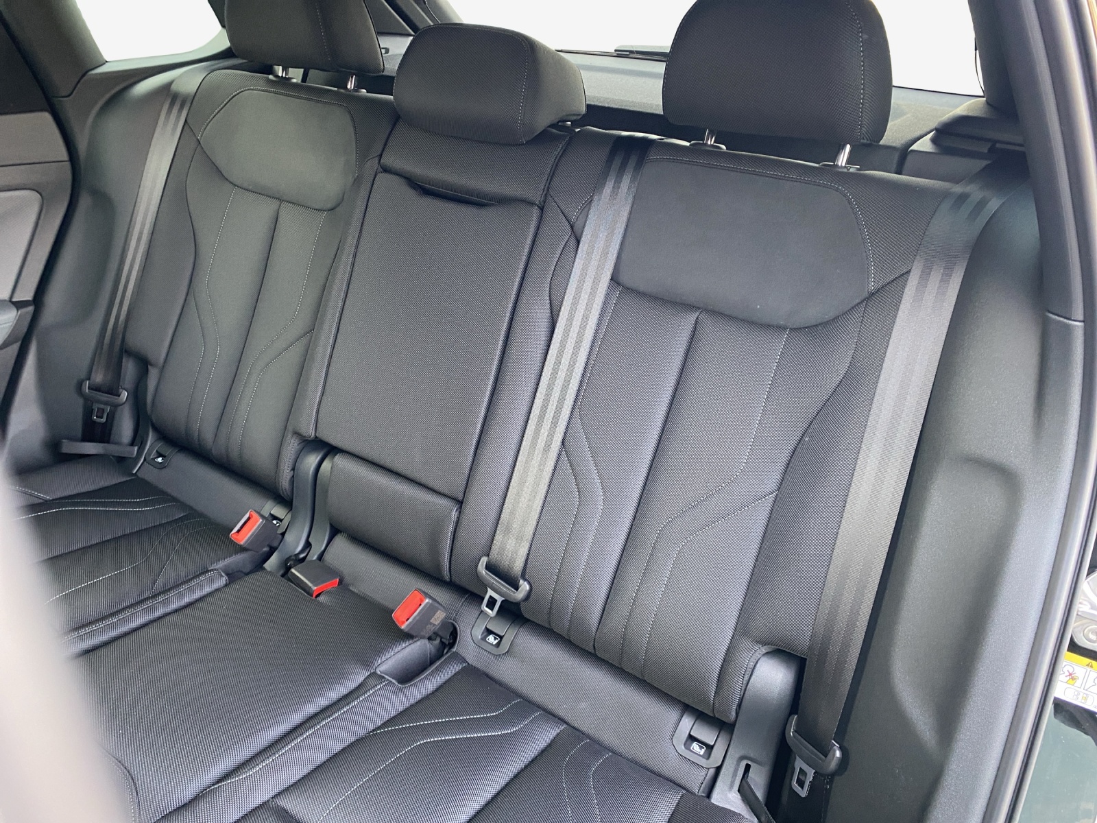 AUDI Q3 SUV 110 kW TFSI S tronic-image-11