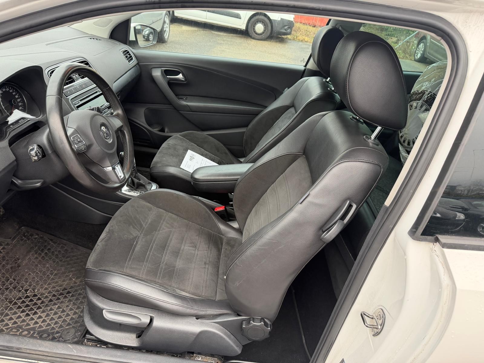 VW Polo 1.6 TDI Trendline DSG-image-14