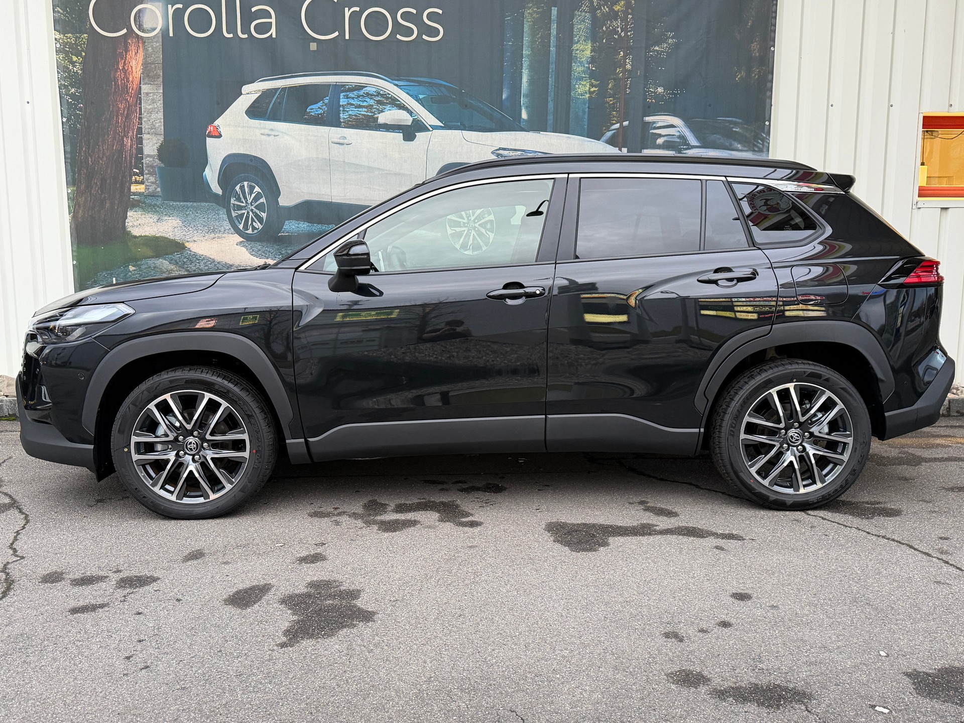 TOYOTA Corolla Cross 2.0 Premium e-CVT AWD-showroom-element-1