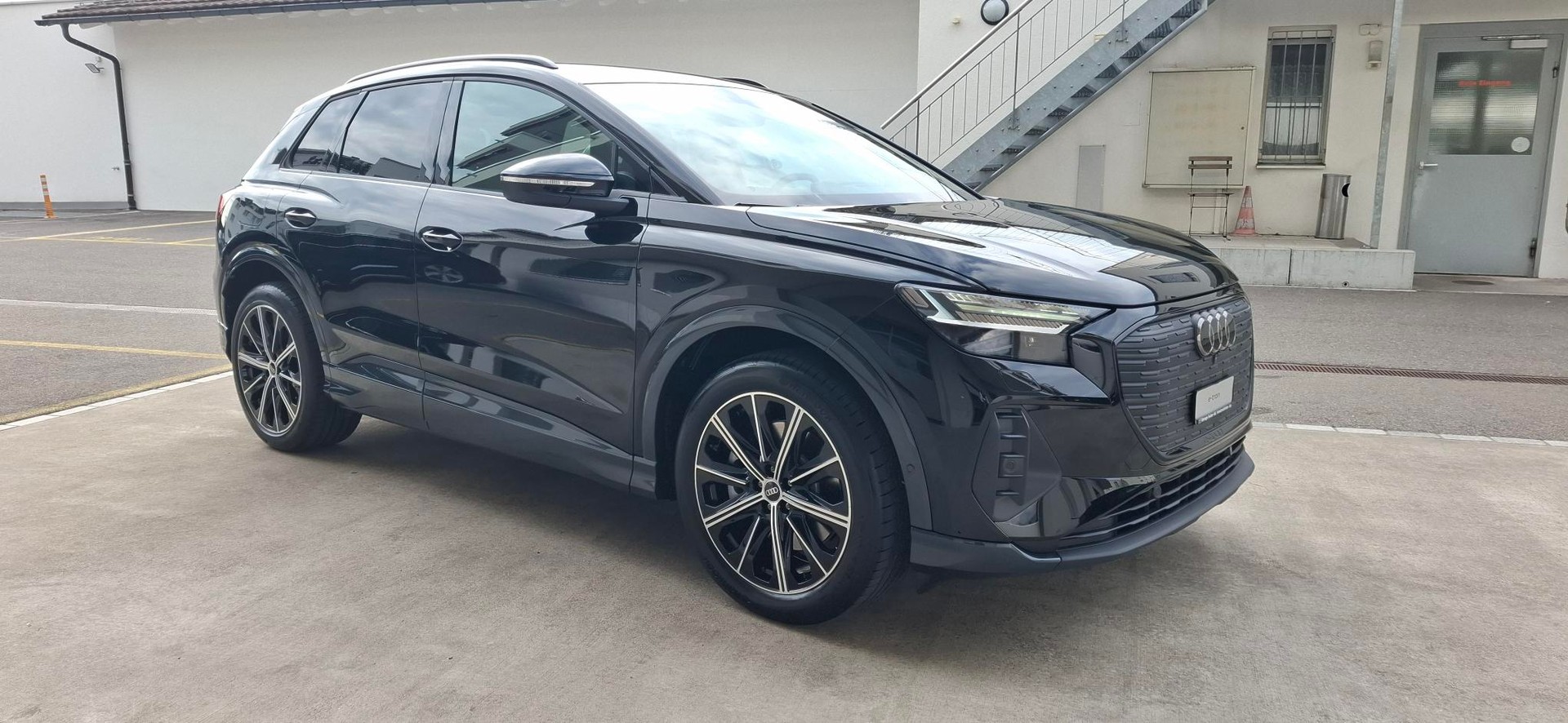 AUDI Q4 e-tron 45 Edition Swiss Ski quattro-image-5