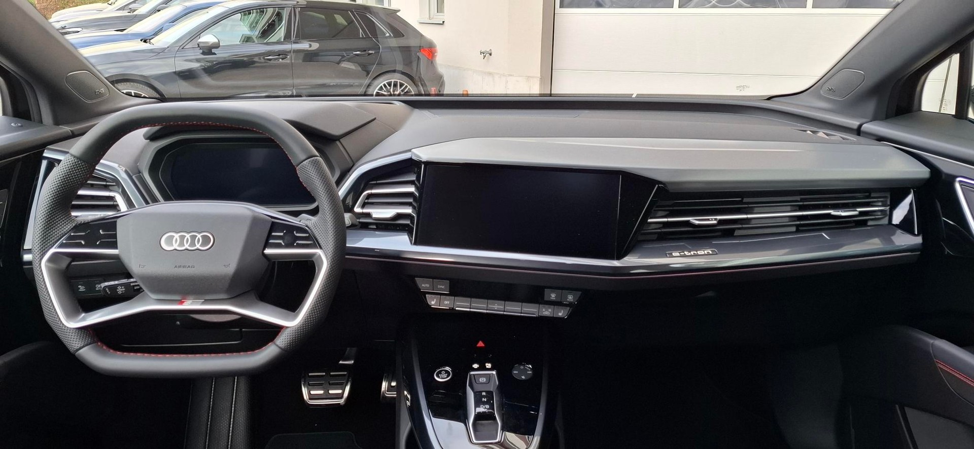 AUDI Q4 e-tron 45 Edition Swiss Ski quattro-image-9
