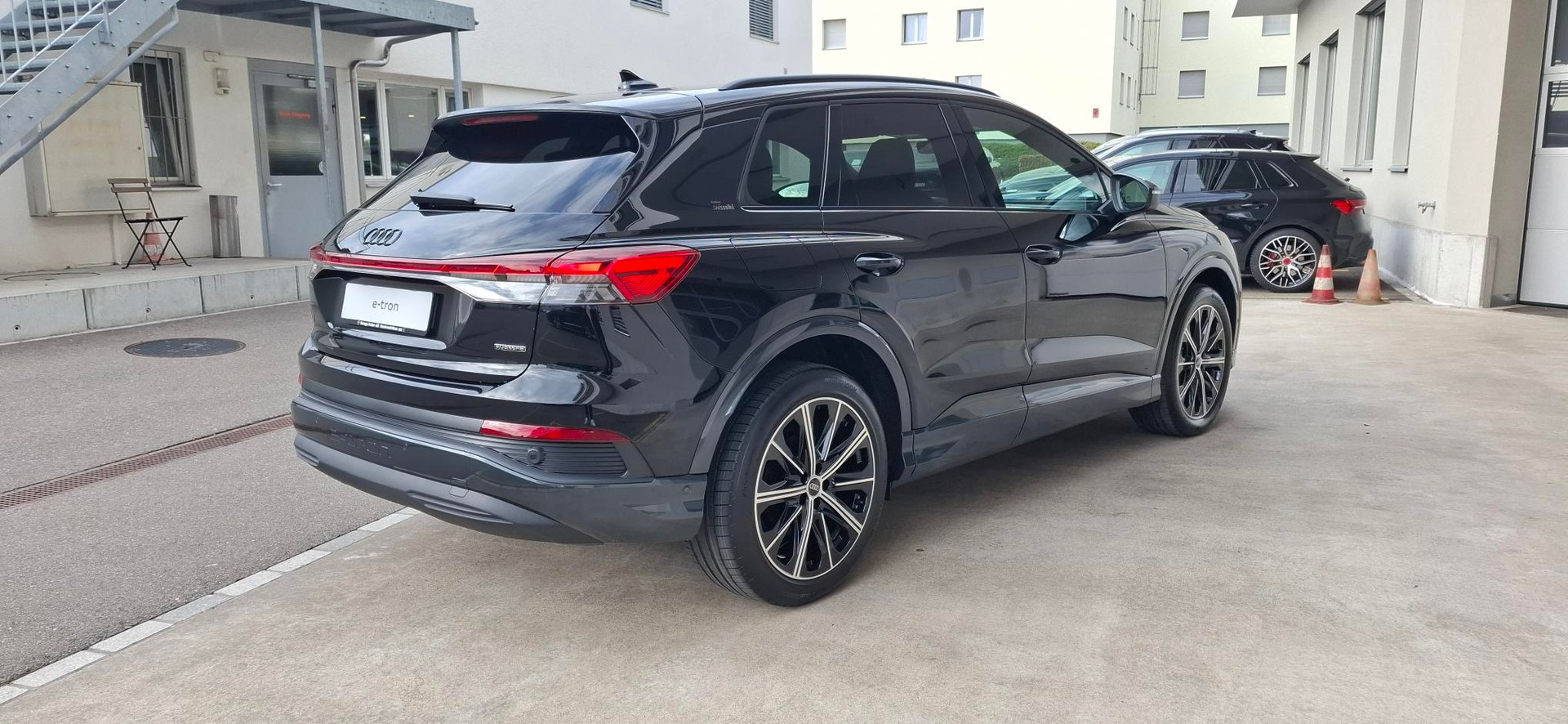 AUDI Q4 e-tron 45 Edition Swiss Ski quattro-image-4