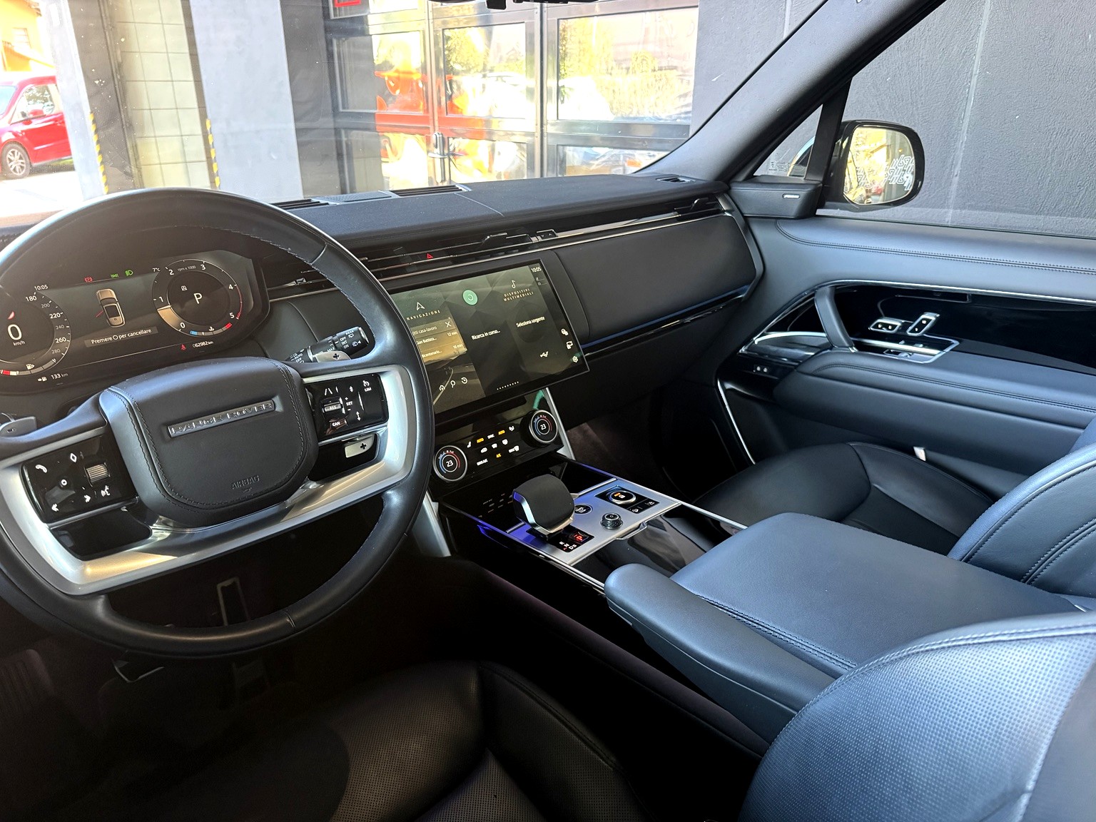 LAND ROVER Range Rover D250 3.0D I6 MHEV HSE Automatic-image-8