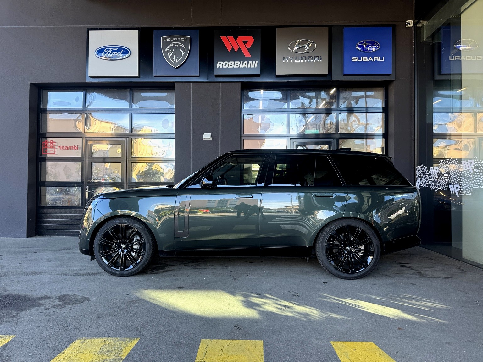 LAND ROVER Range Rover D250 3.0D I6 MHEV HSE Automatic-image-1