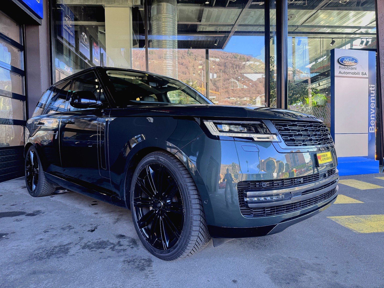 LAND ROVER Range Rover D250 3.0D I6 MHEV HSE Automatic-image-3