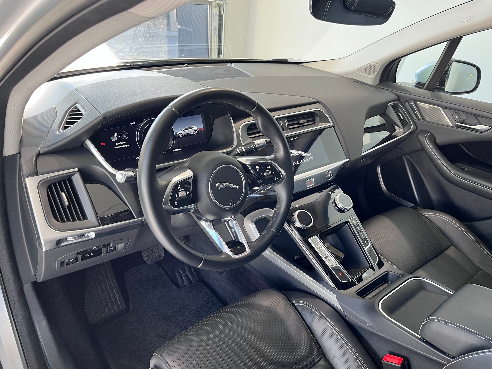 JAGUAR I-Pace EV400 HSE AWD-image-4