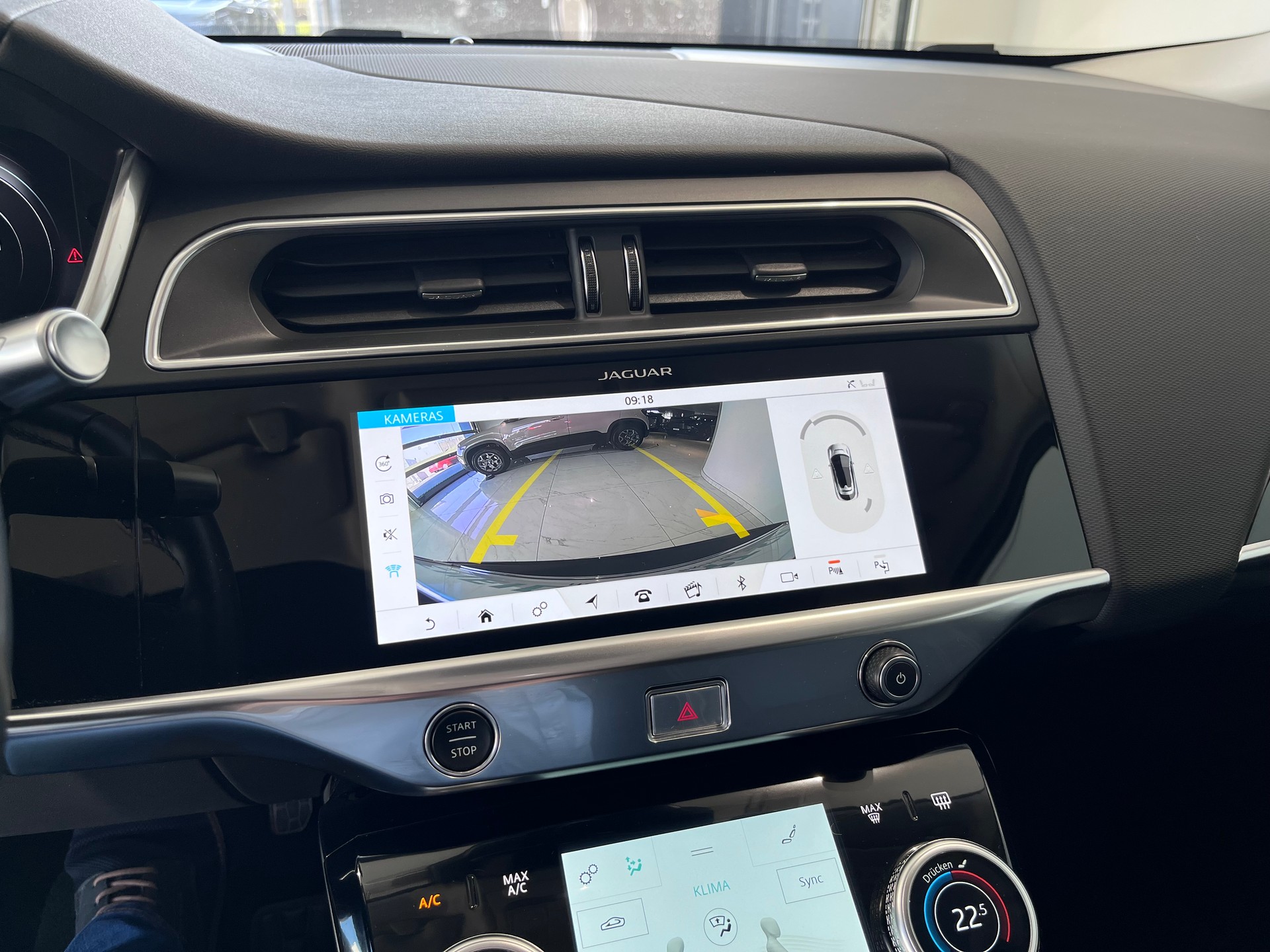 JAGUAR I-Pace EV400 HSE AWD-image-9