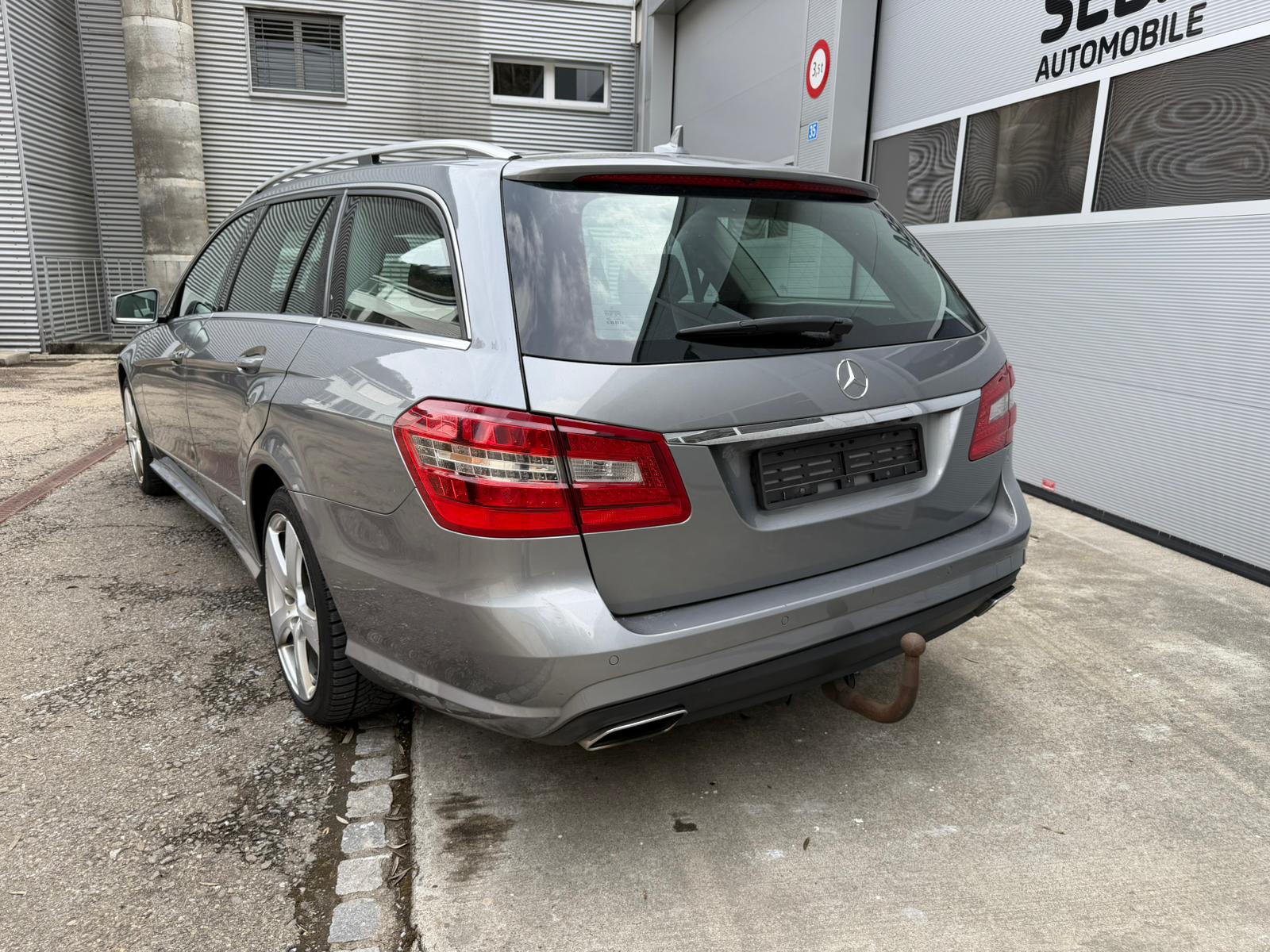 MERCEDES-BENZ E 350 CGI BlueEff. Avantgarde 4Matic 7G-Tronic-image-3