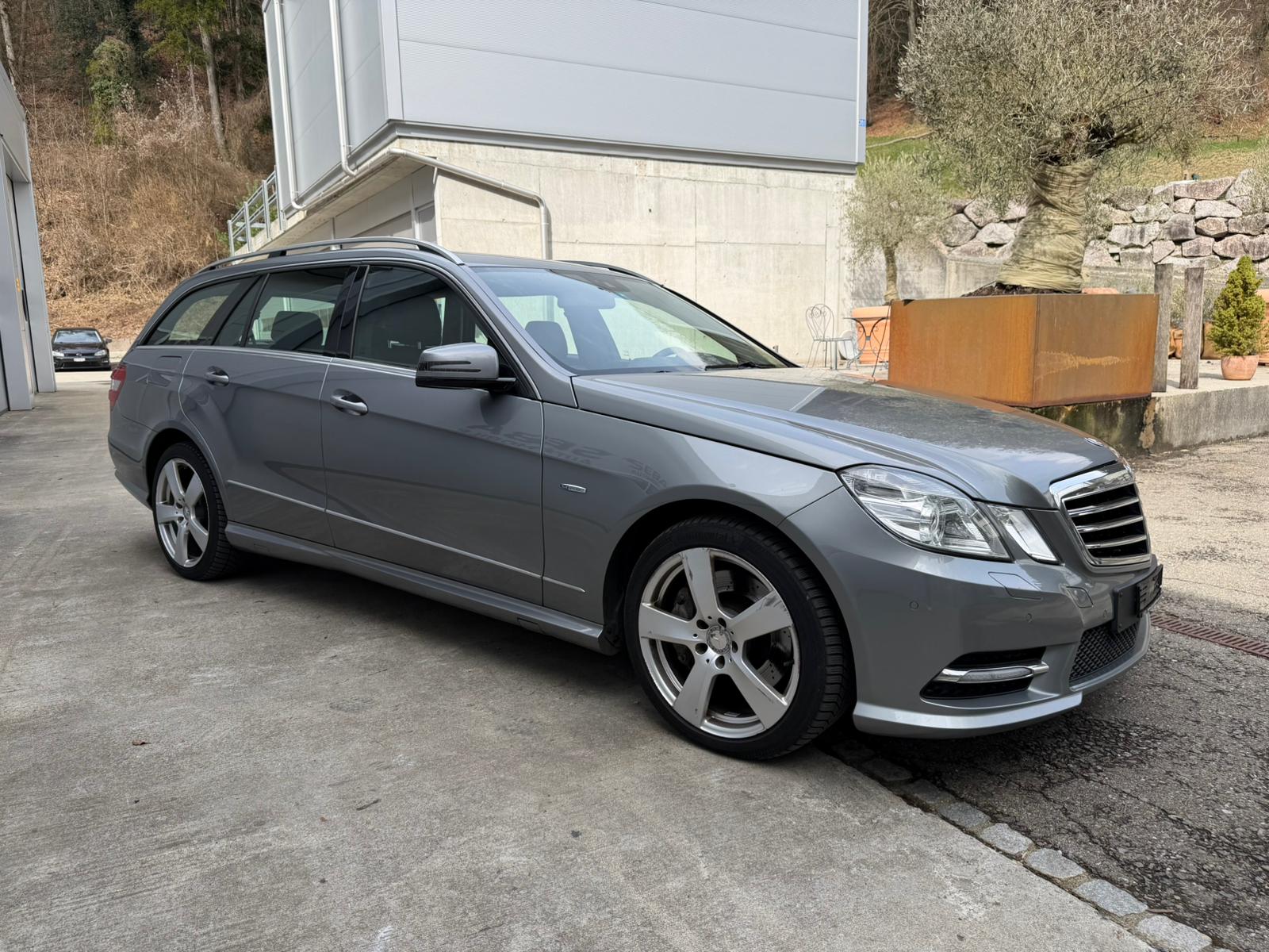 MERCEDES-BENZ E 350 CGI BlueEff. Avantgarde 4Matic 7G-Tronic-image-5