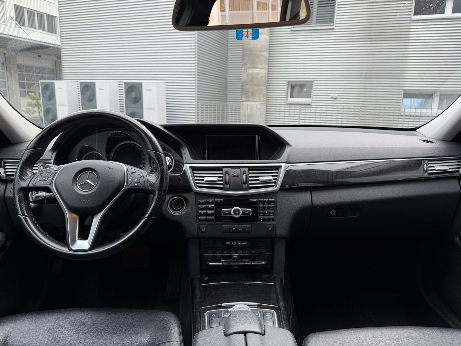 MERCEDES-BENZ E 350 CGI BlueEff. Avantgarde 4Matic 7G-Tronic-image-7