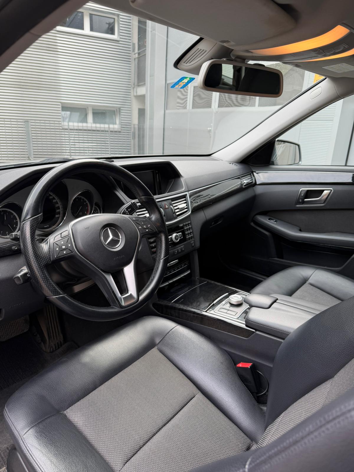 MERCEDES-BENZ E 350 CGI BlueEff. Avantgarde 4Matic 7G-Tronic-image-6