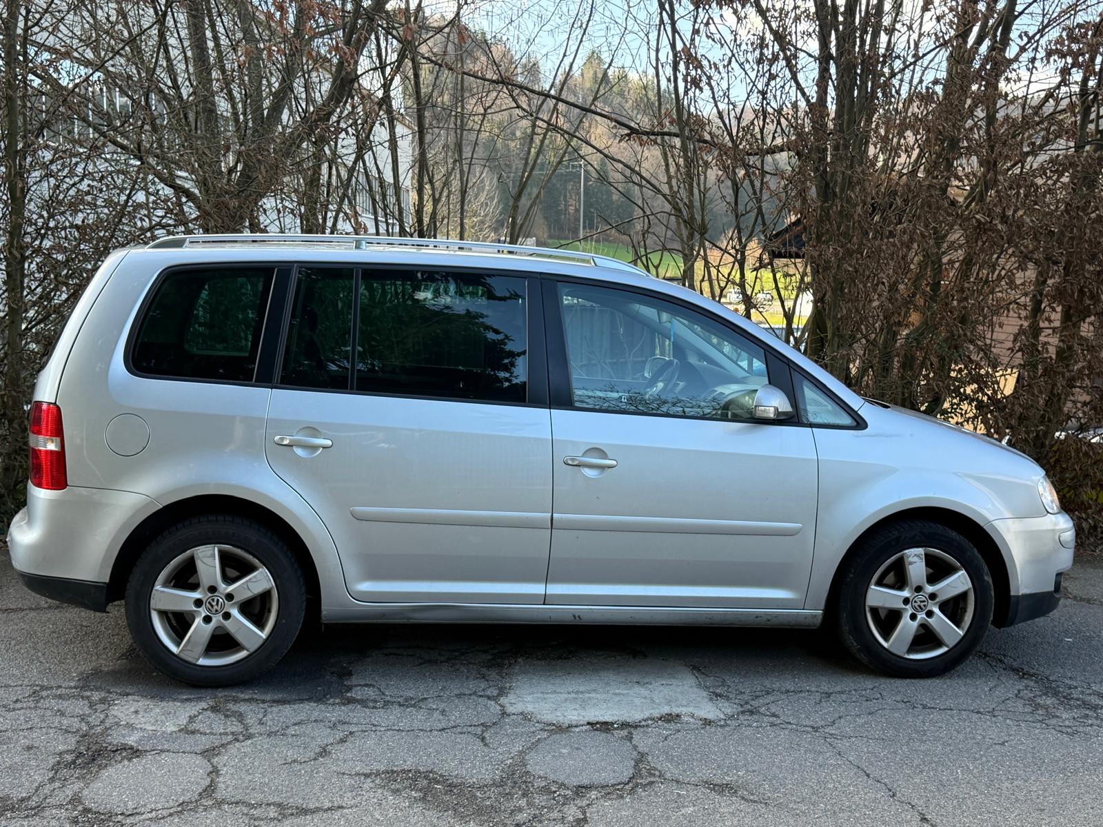 VW Touran 2.0 TDI Trendline-image-7