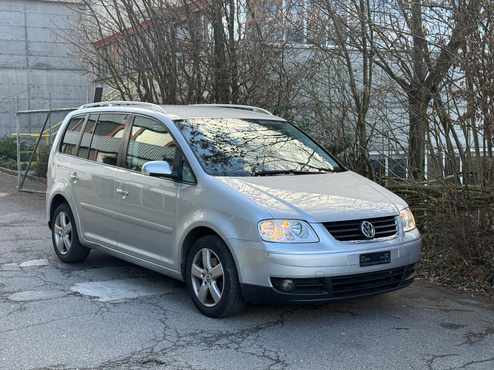 VW Touran 2.0 TDI Trendline-image-6