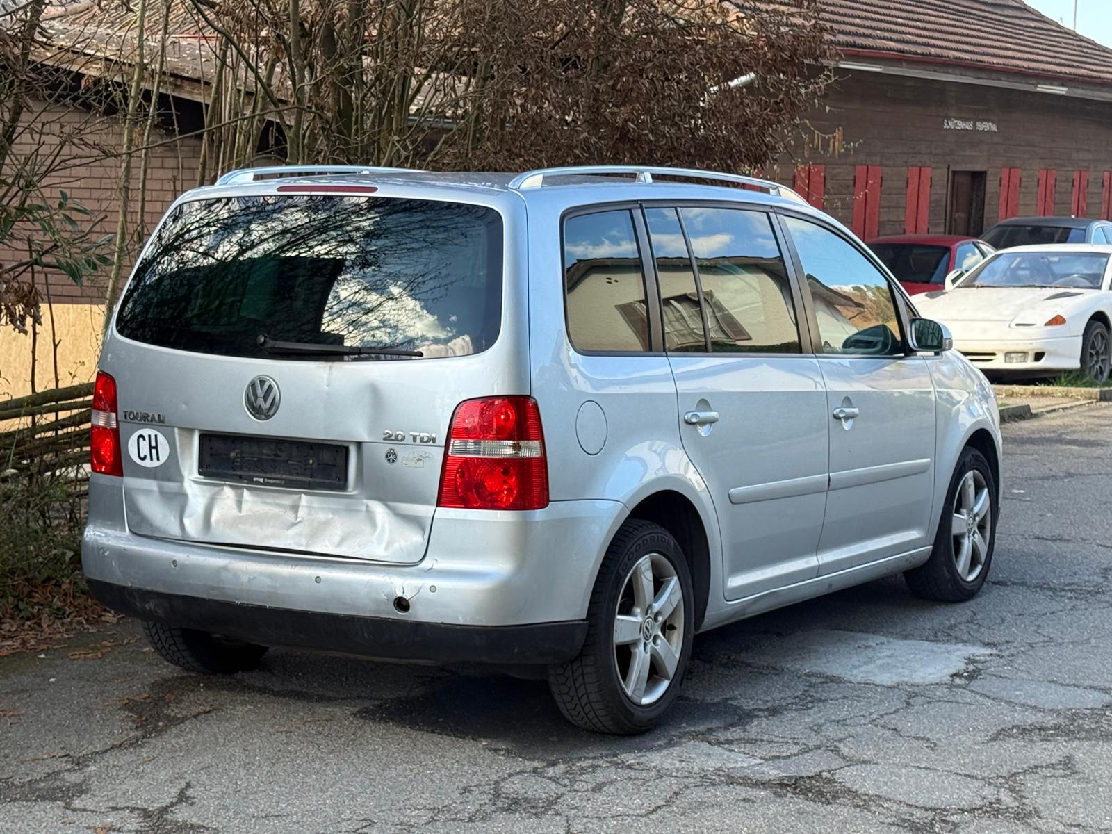 VW Touran 2.0 TDI Trendline-image-2